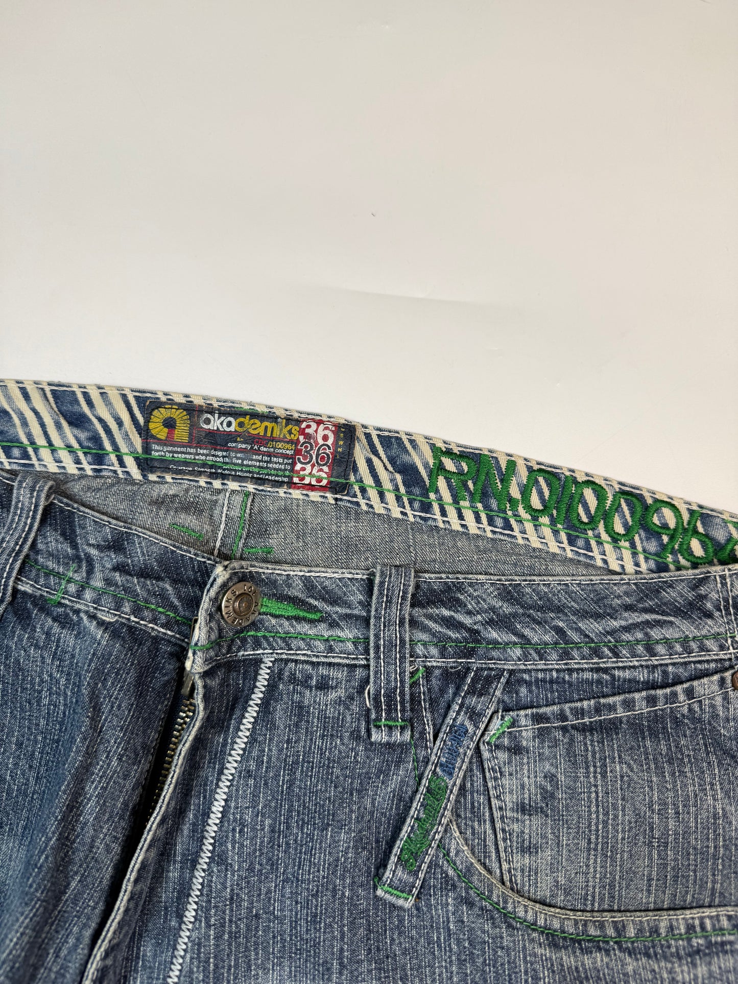 Vintage Akademiks baggy hip hop jeans (W36)