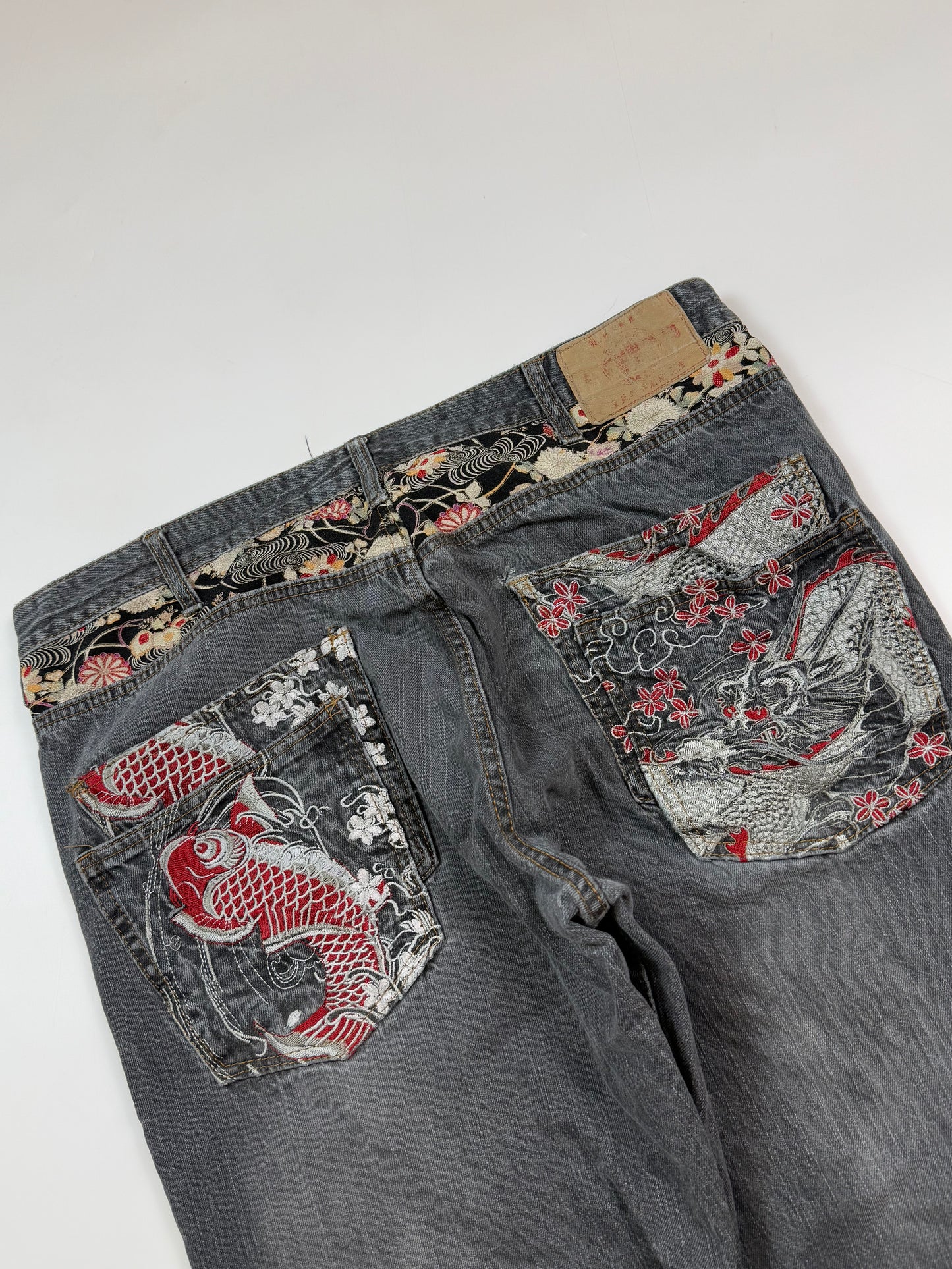 Vintage baggy embroidered jeans (W38)