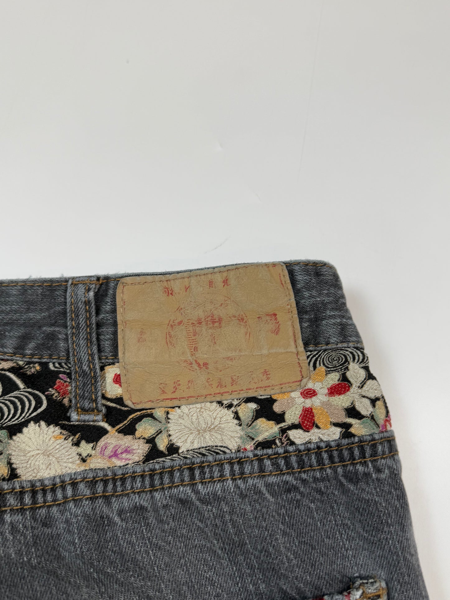 Vintage baggy embroidered jeans (W38)