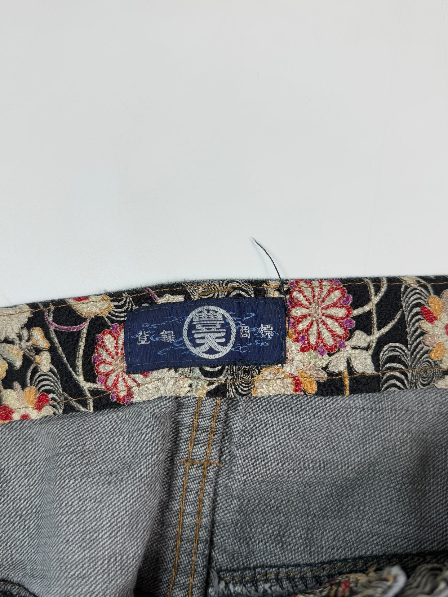Vintage baggy embroidered jeans (W38)