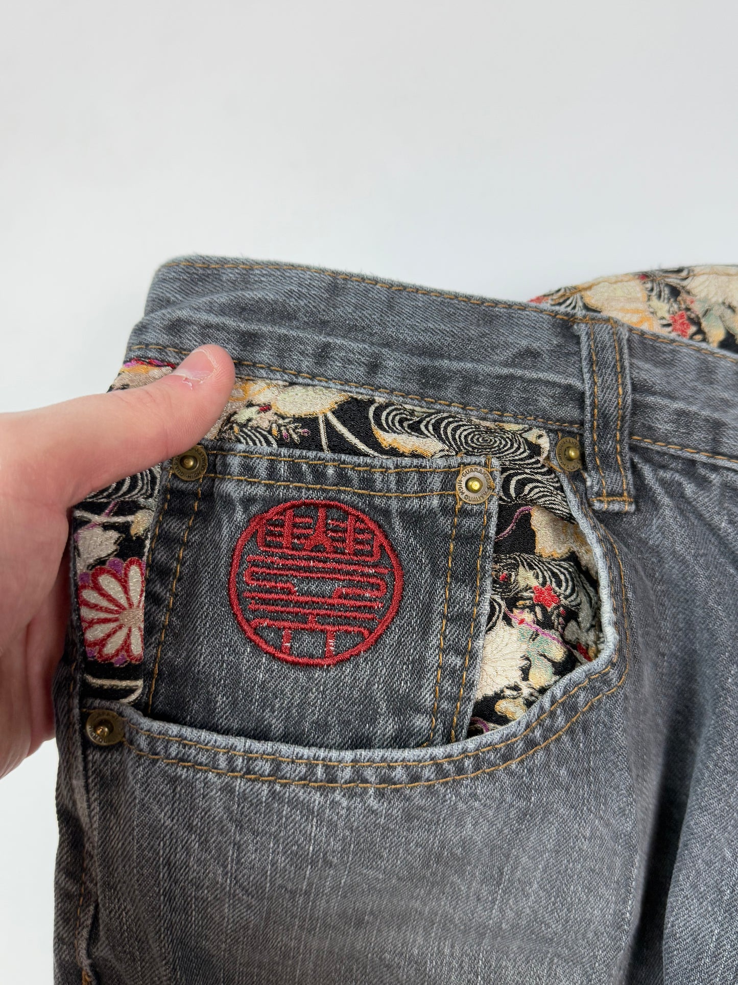 Vintage baggy embroidered jeans (W38)