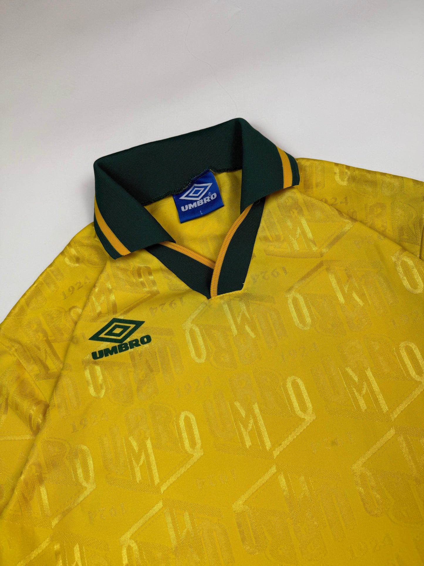 Vintage 90s Umbro long sleeve template football shirt (L)