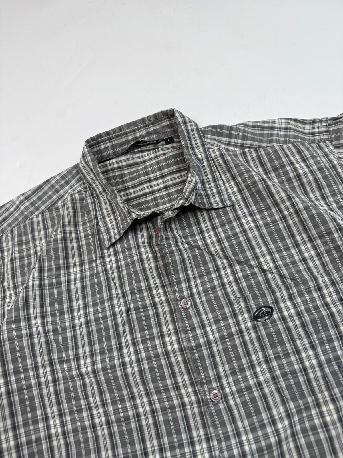 Vintage Y2K Quiksilver checkered short sleeve shirt (L)