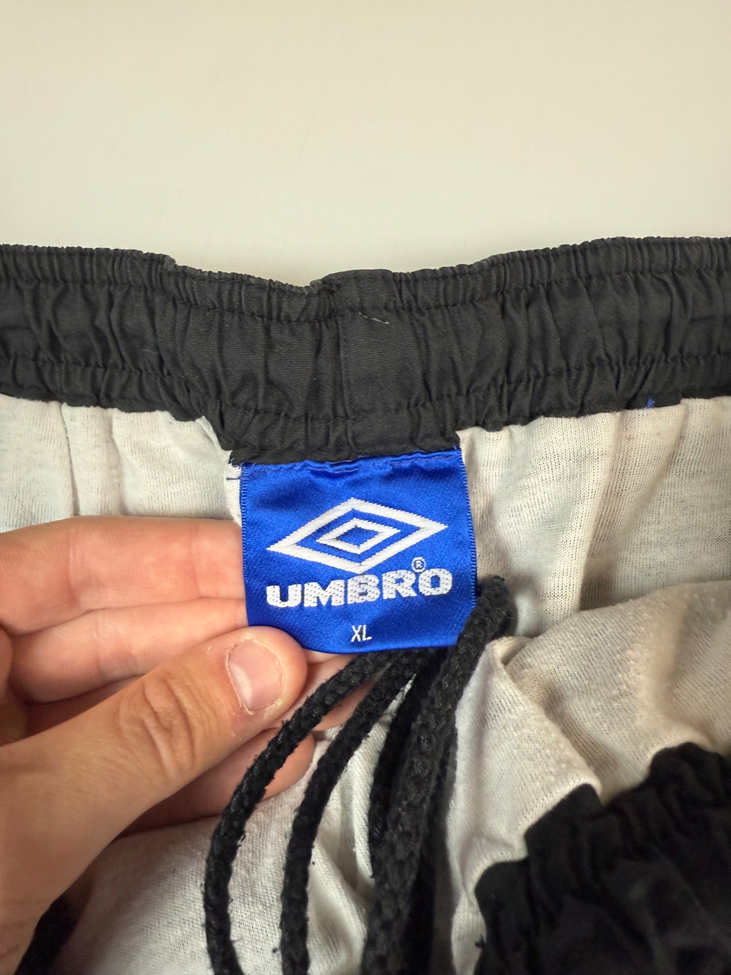Vintage 90s Umbro baggy track pants (M)