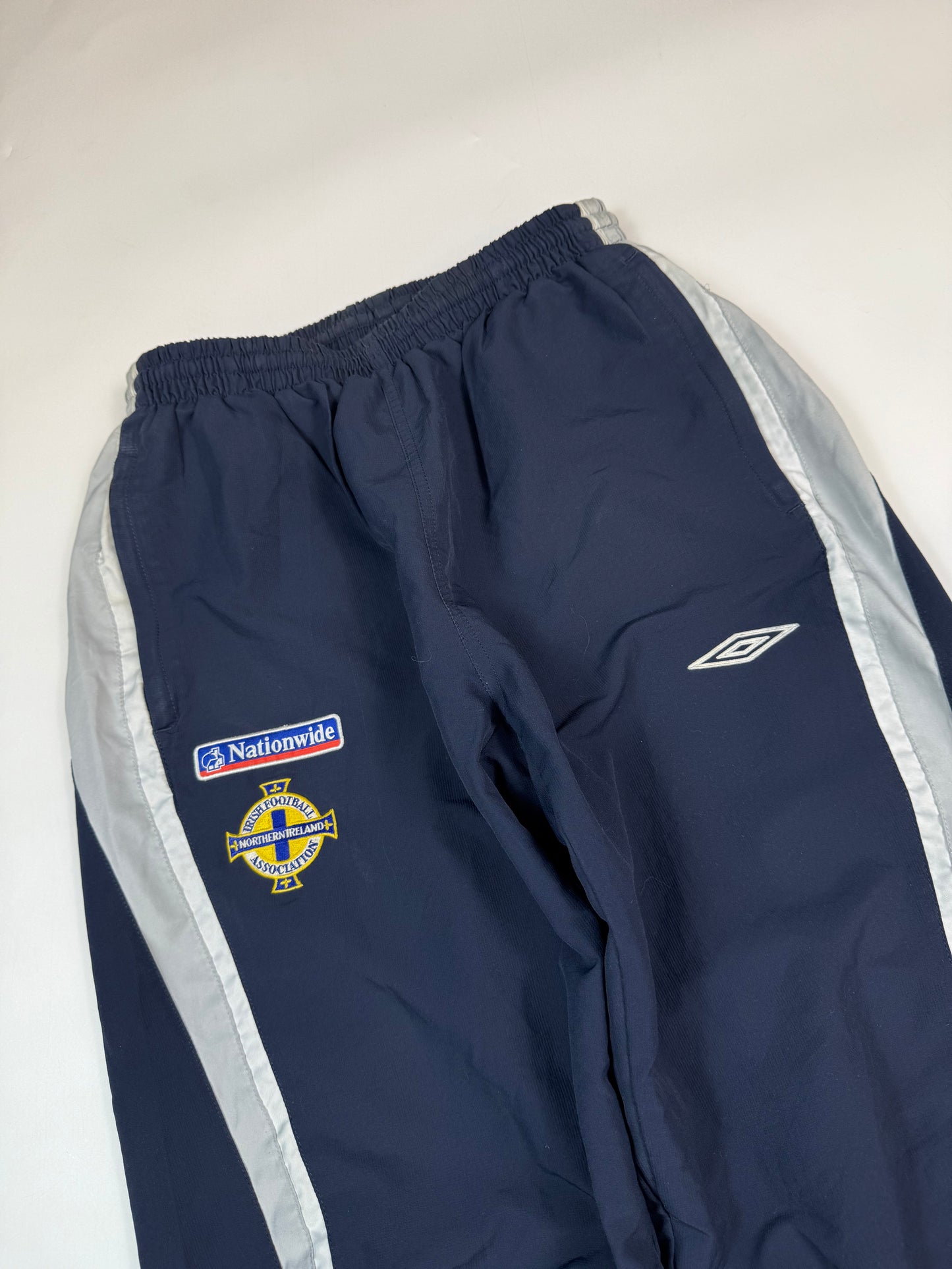 Vintage Northern Ireland 2006-08 Umbro baggy track pants (L)