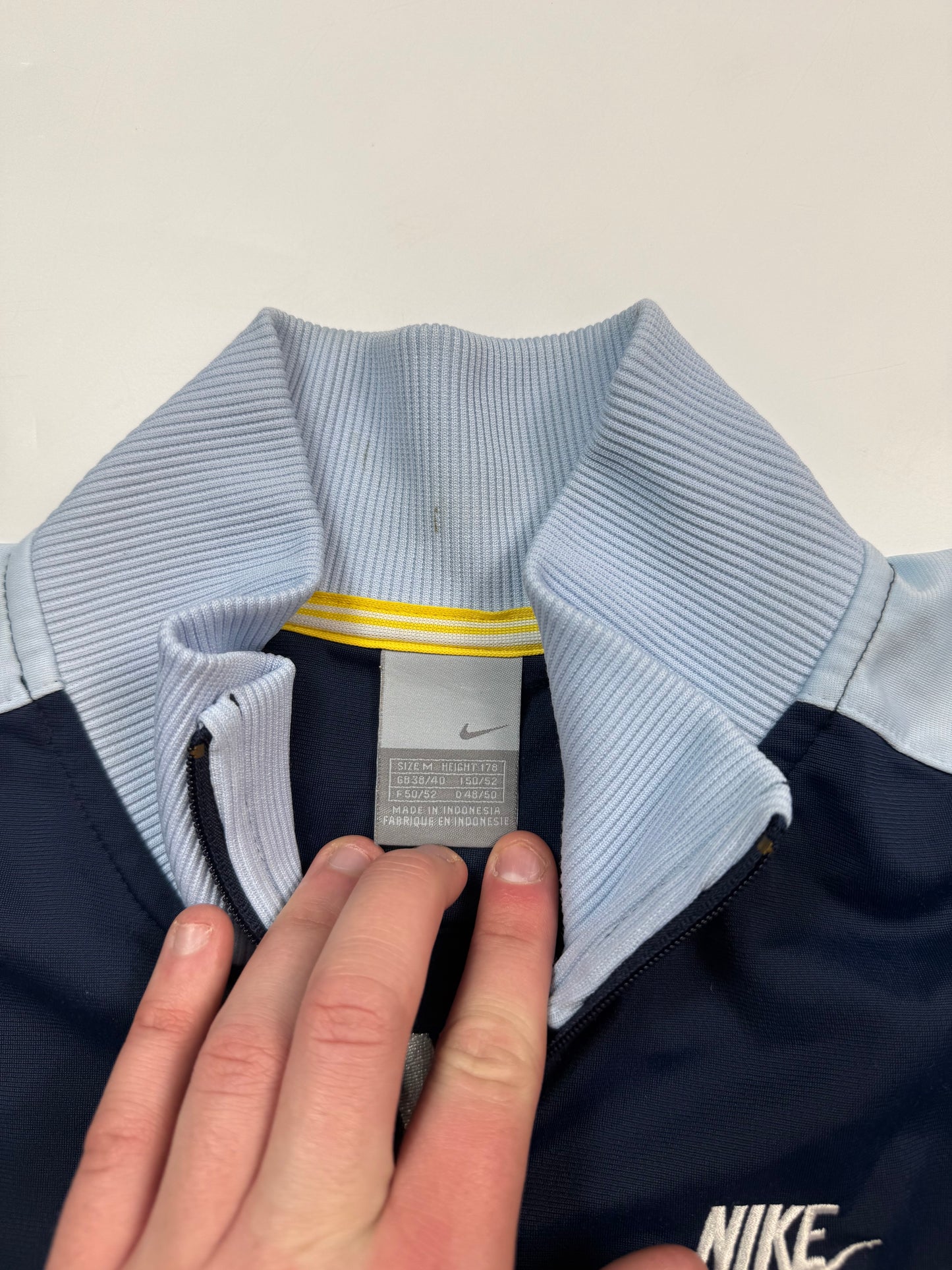 Vintage Nike spell out track jacket (M)