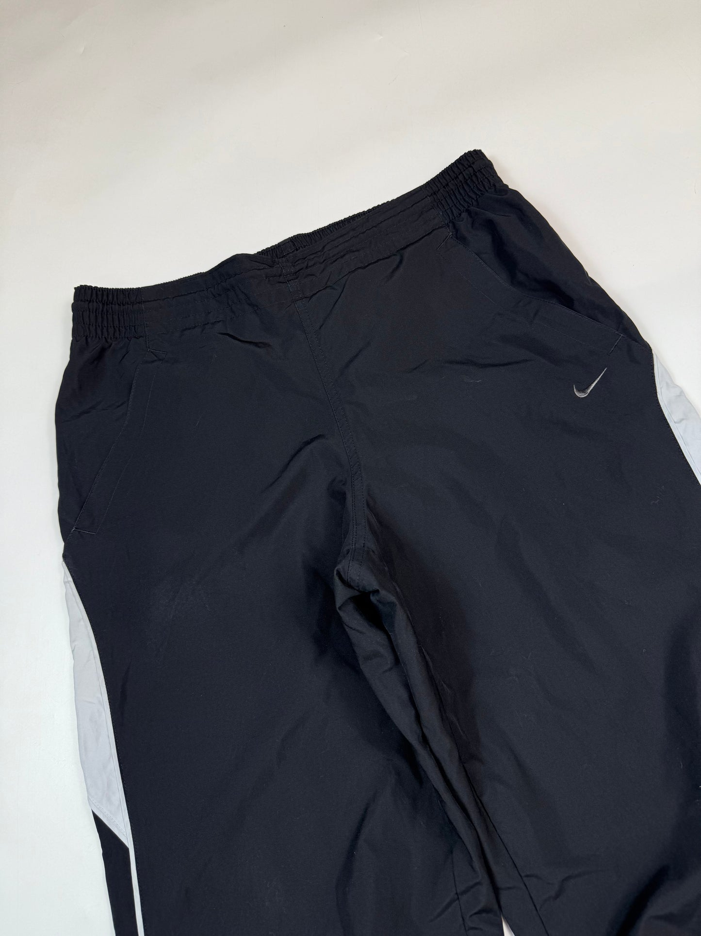 Vintage Nike baggy track pants (M)