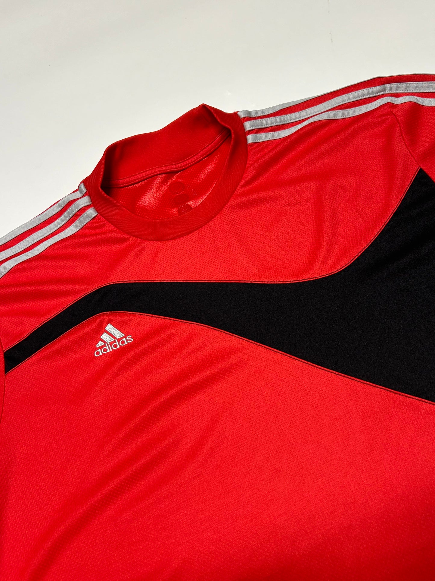 Adidas sports tee (L)