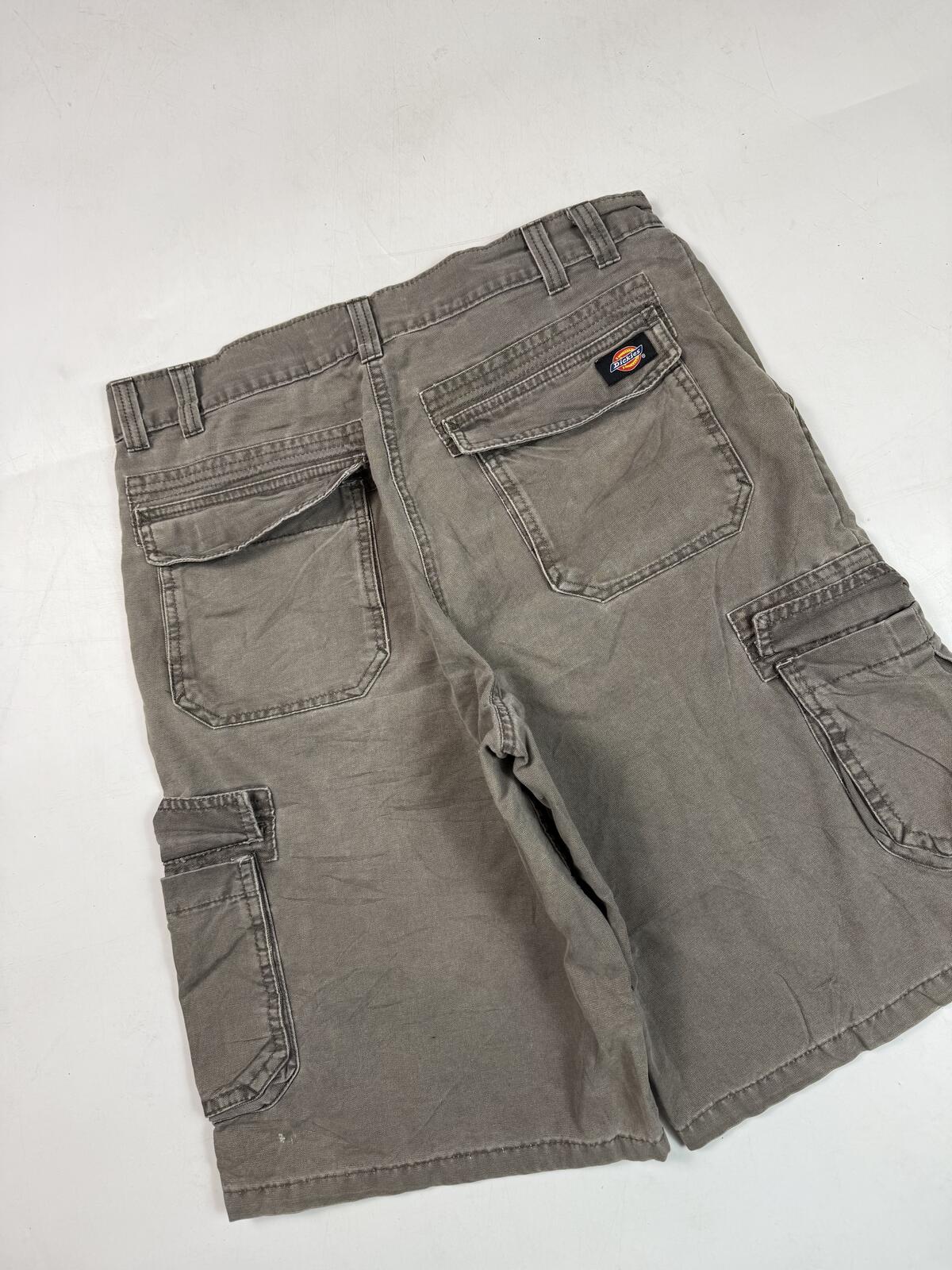 Dickies workwear baggy cargo shorts (W34)