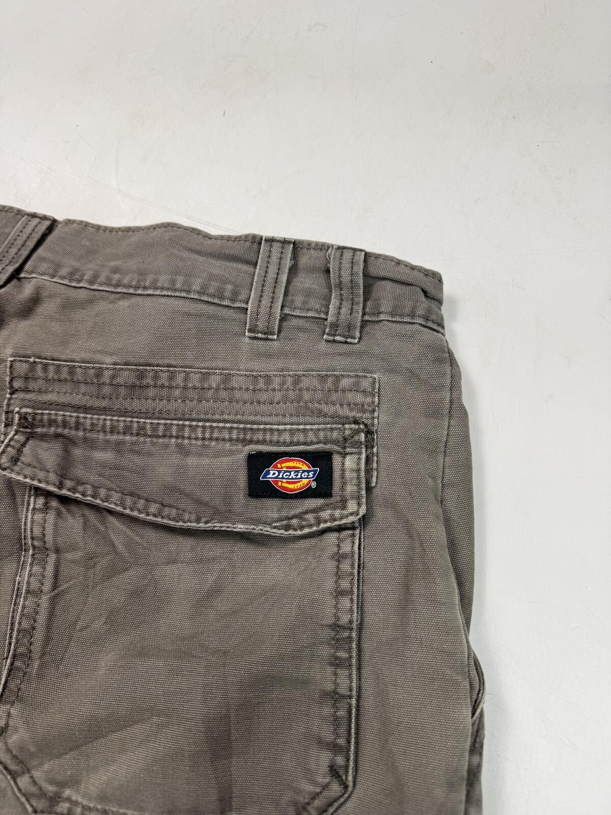 Dickies workwear baggy cargo shorts (W34)