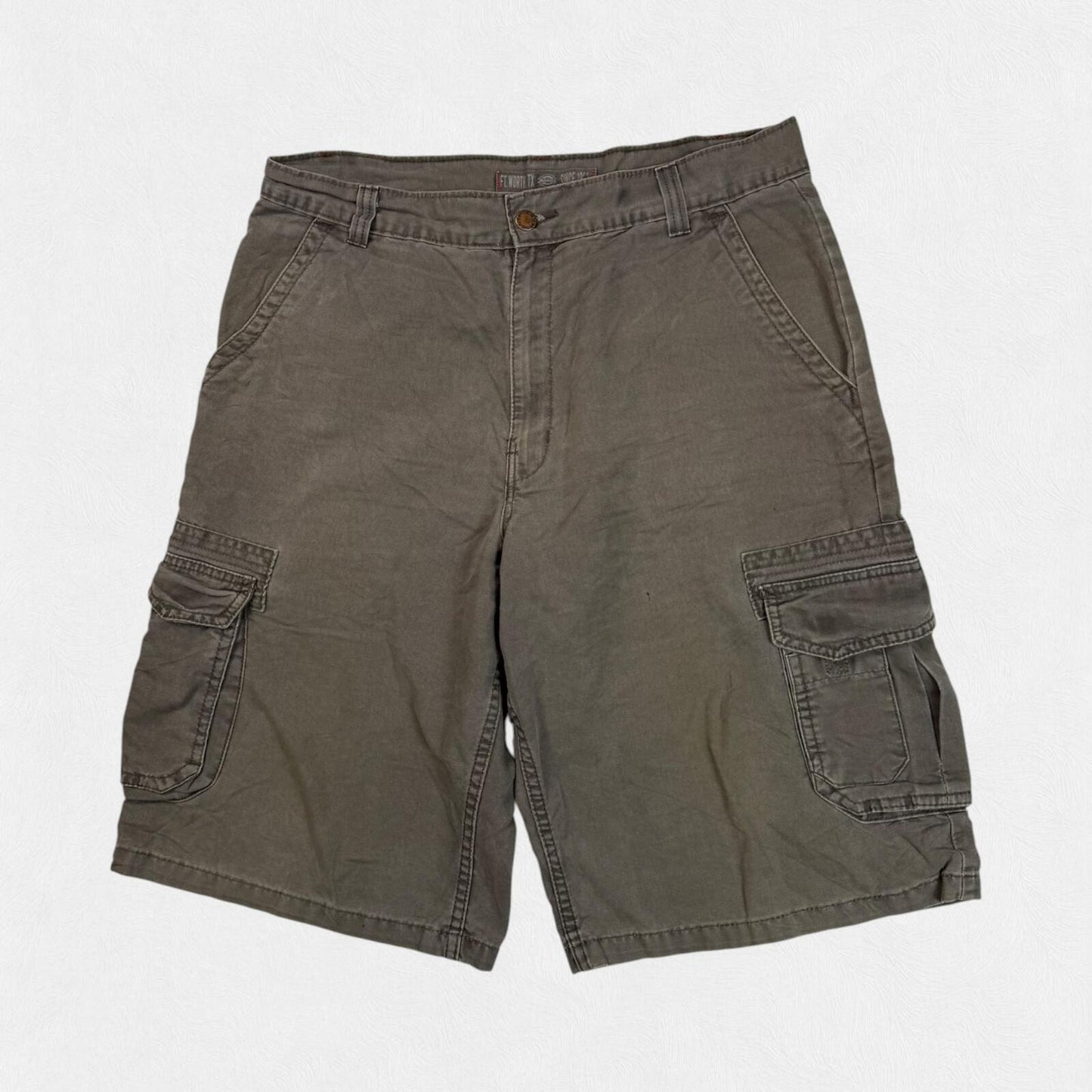 Dickies workwear baggy cargo shorts (W34)