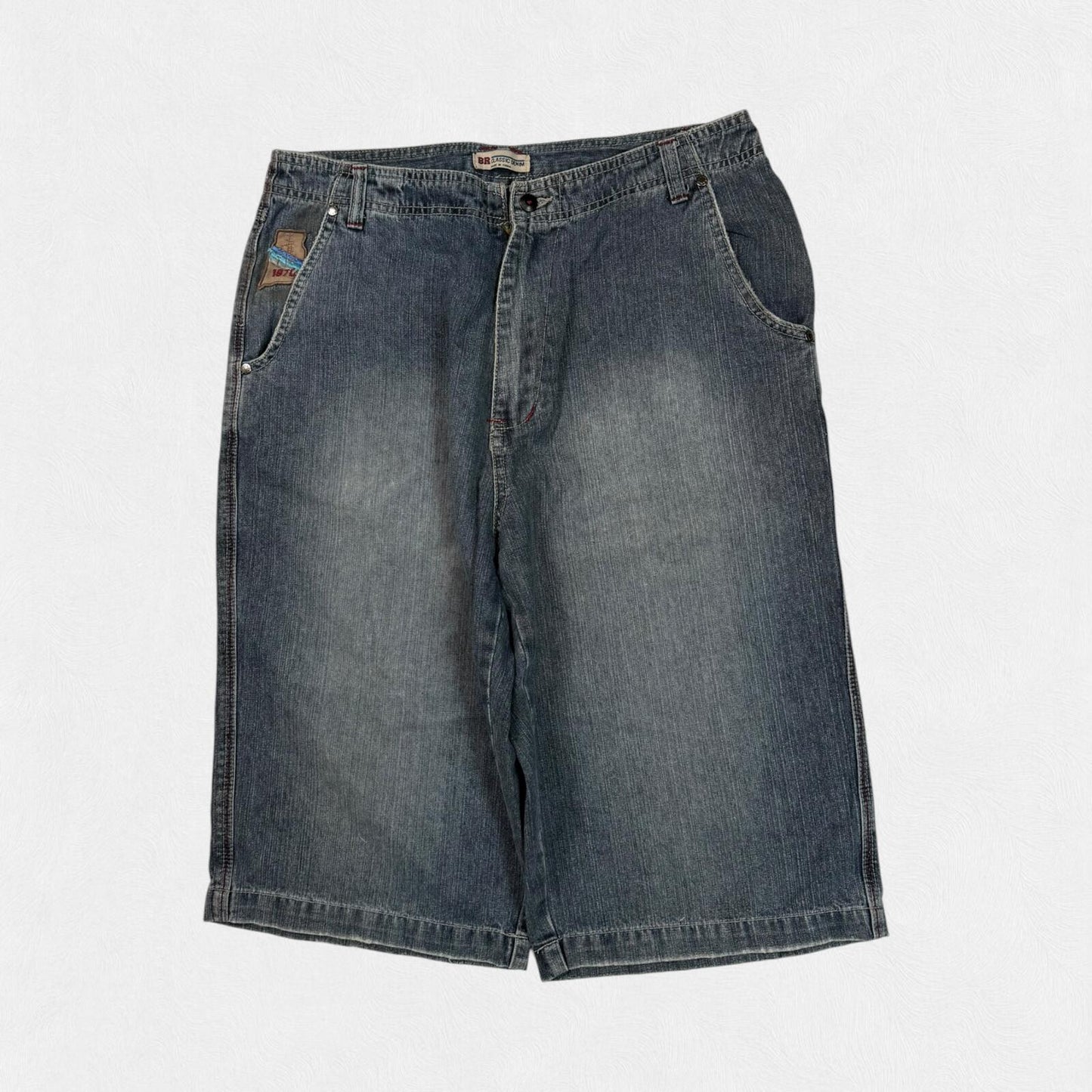 Vintage Y2K baggy hip hop denim jean shorts (W32)