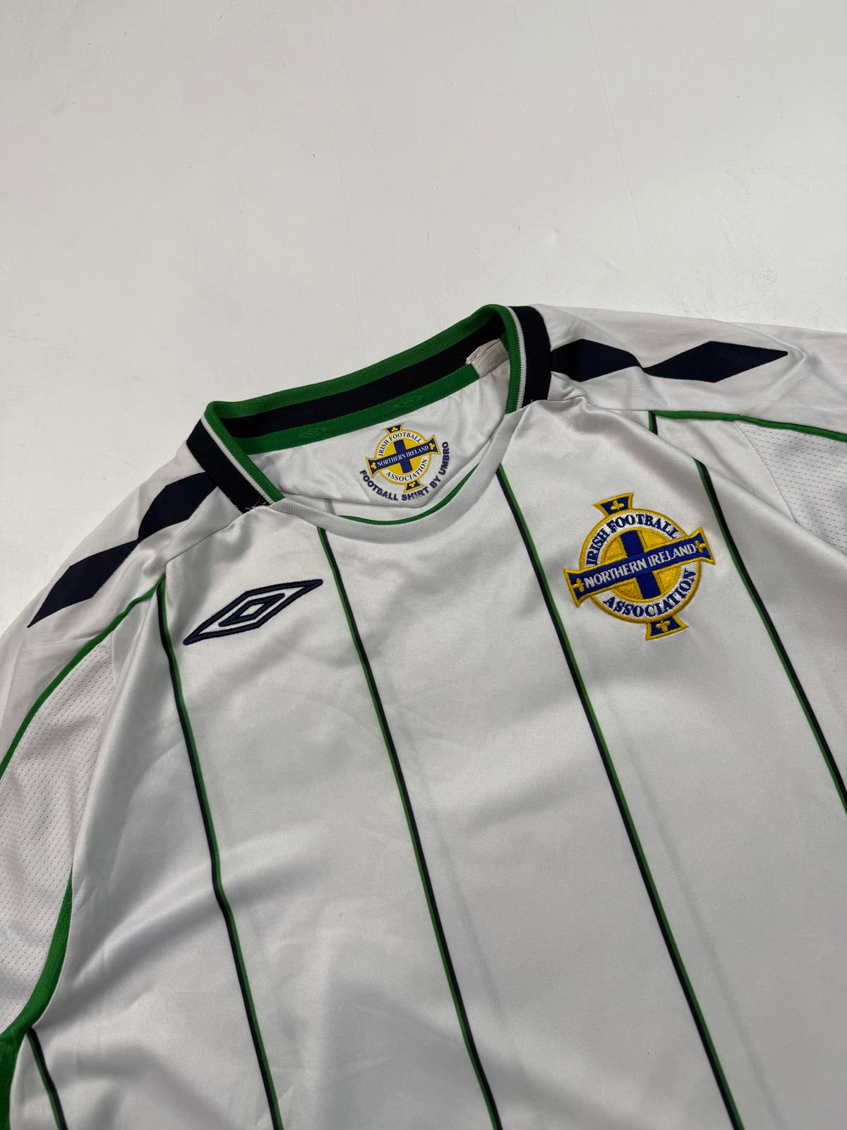 Vintage Northern Ireland 2008/09 Umbro away football shirt (L)