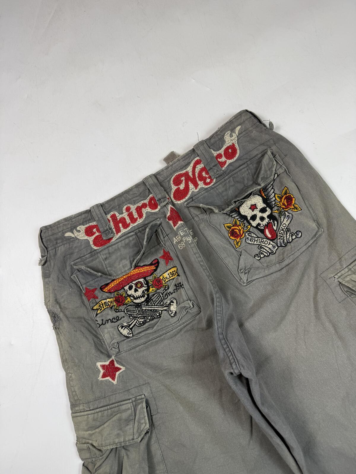 Vintage Y2K Japanese baggy hip hop cargo shorts (W34)