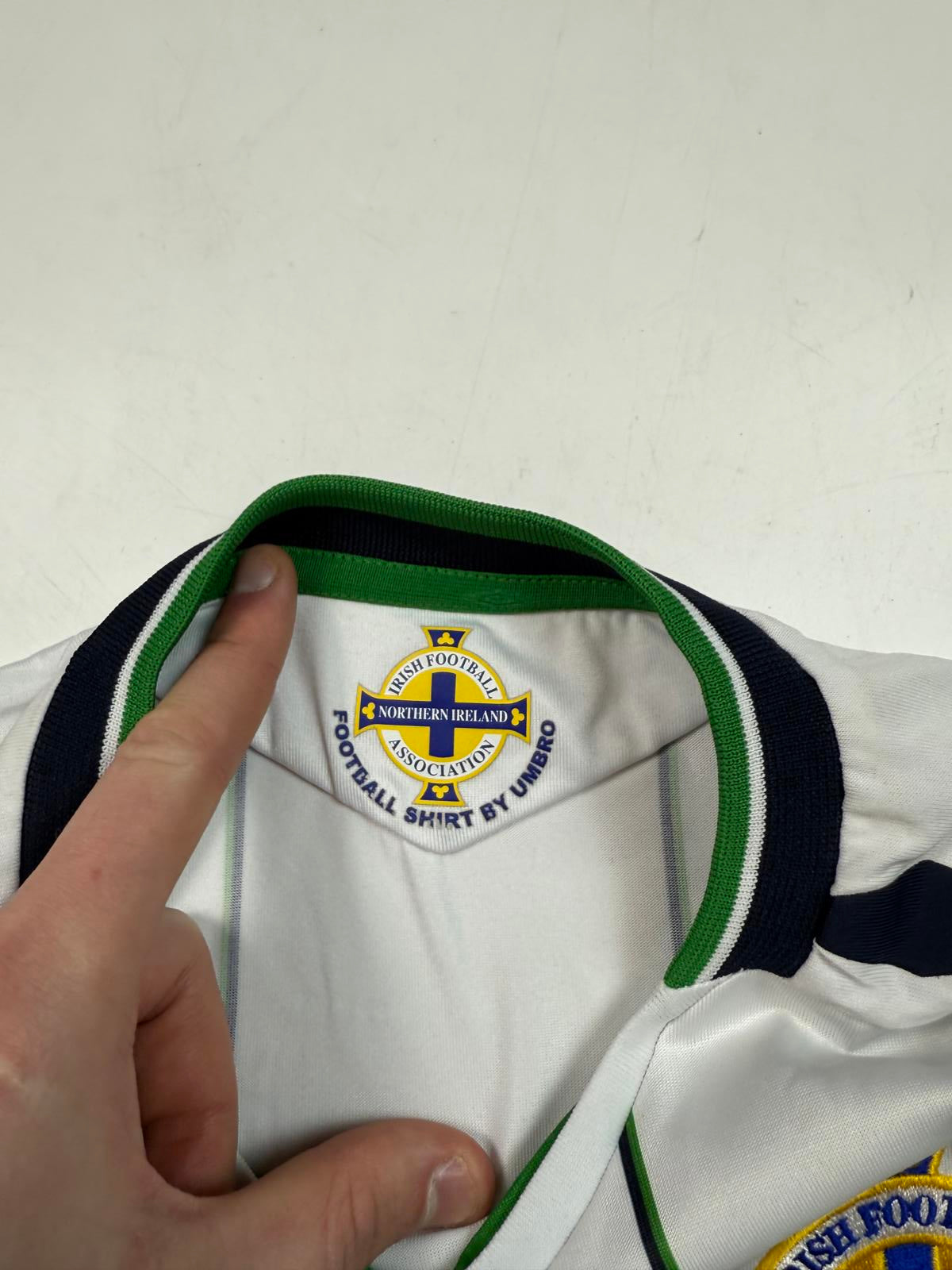 Vintage Northern Ireland 2008/09 Umbro away football shirt (L)