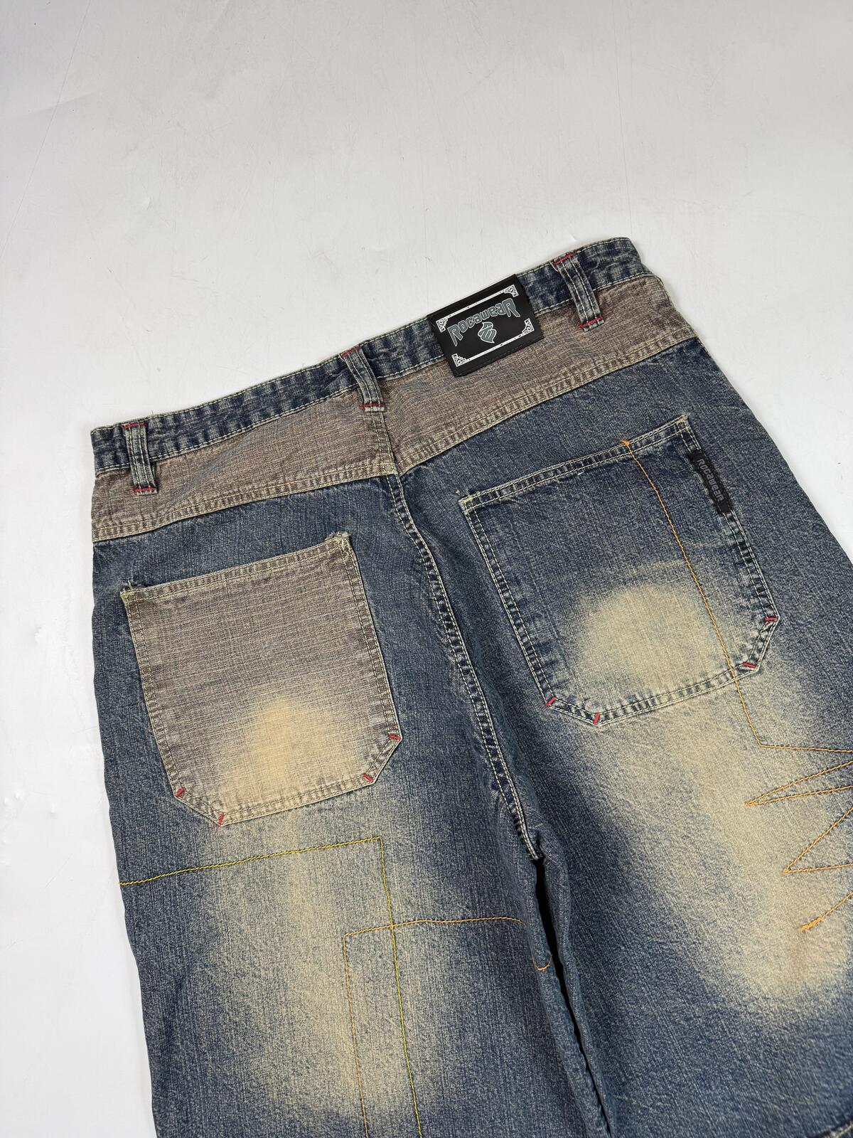 Vintage Y2K Rocawear baggy hip hop jean shorts (W36)