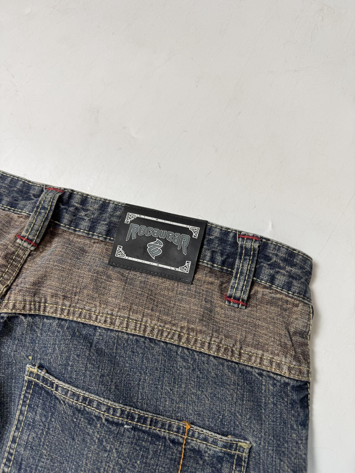 Vintage Y2K Rocawear baggy hip hop jean shorts (W36)