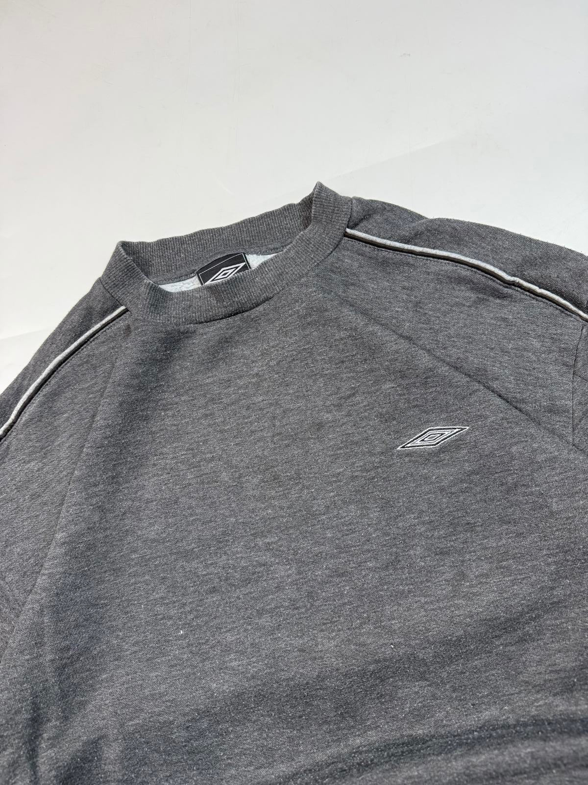 Vintage Umbro small logo sweatshirt (L)