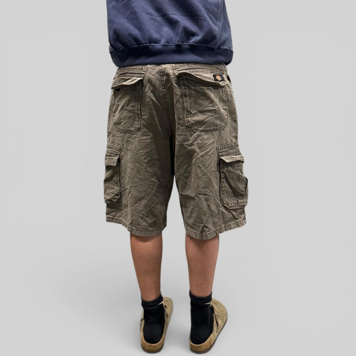 Dickies workwear baggy cargo shorts (W34)