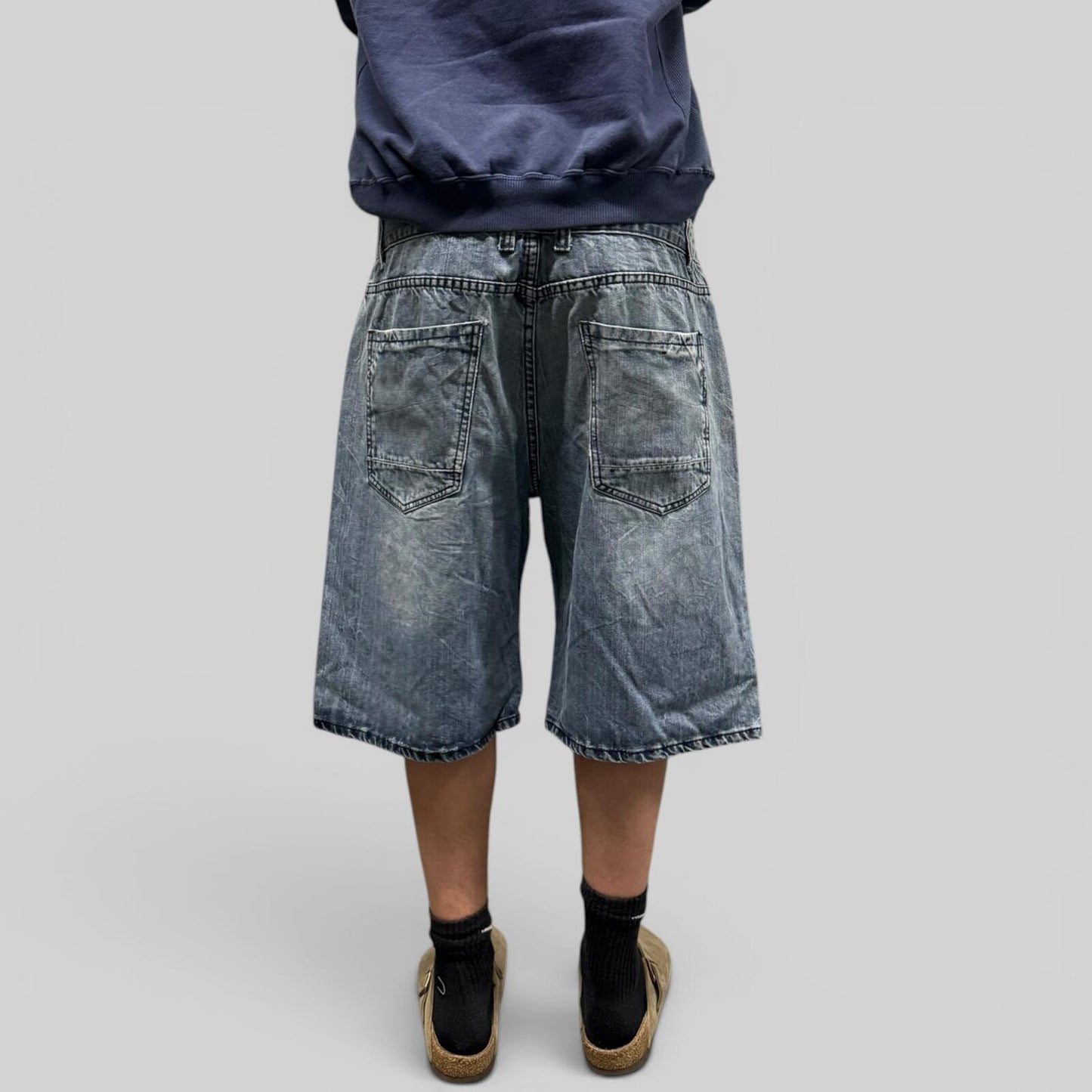 Vintage Y2K baggy hip hop denim jean shorts (W38)