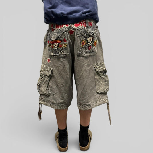 Vintage Y2K Japanese baggy hip hop cargo shorts (W34)