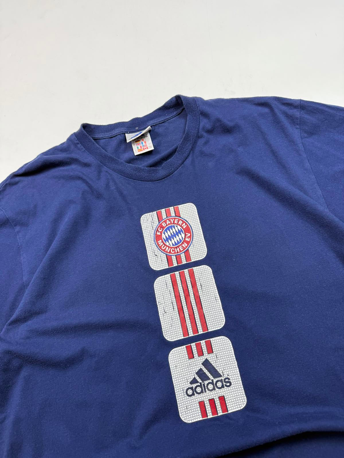 Vintage 90s Adidas Bayern Munich graphic tee (L)