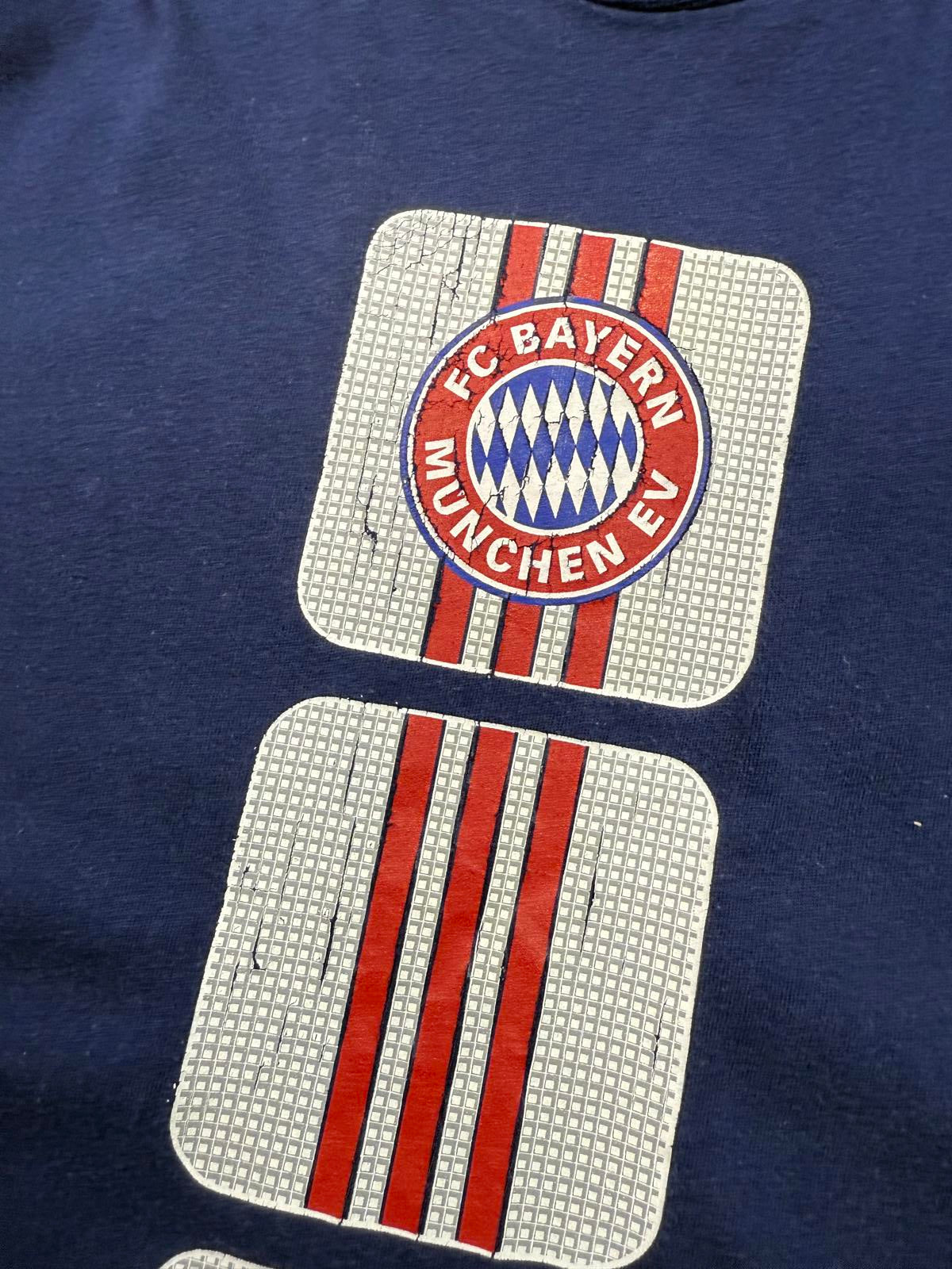 Vintage 90s Adidas Bayern Munich graphic tee (L)
