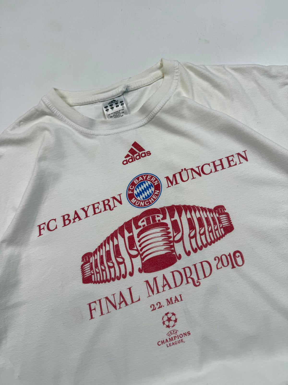 Adidas Bayern Munich champions league 2010 graphic tee (XXL)