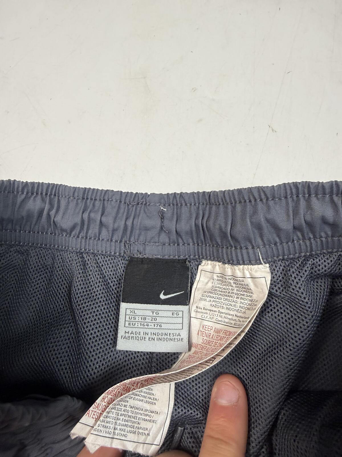 Vintage Nike side stripe baggy track pants (M)