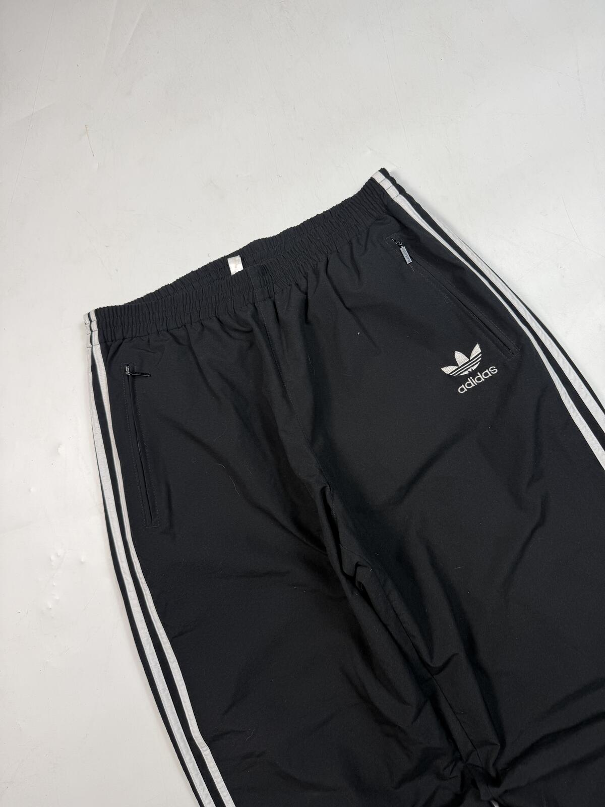 Vintage 90s Adidas originals baggy track pants (L)
