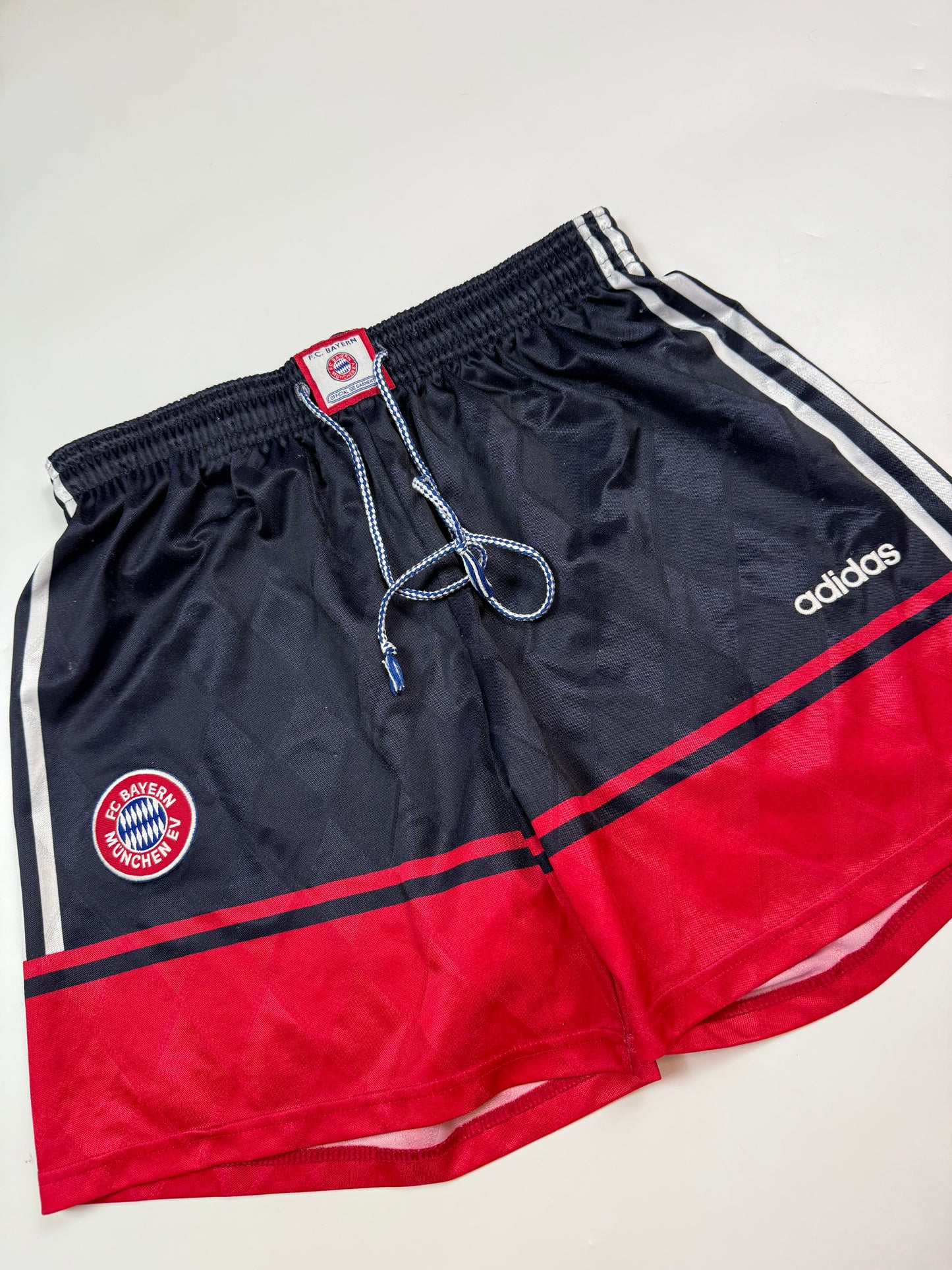 Vintage Bayern Munich 1997-99 Adidas home football shorts (L)