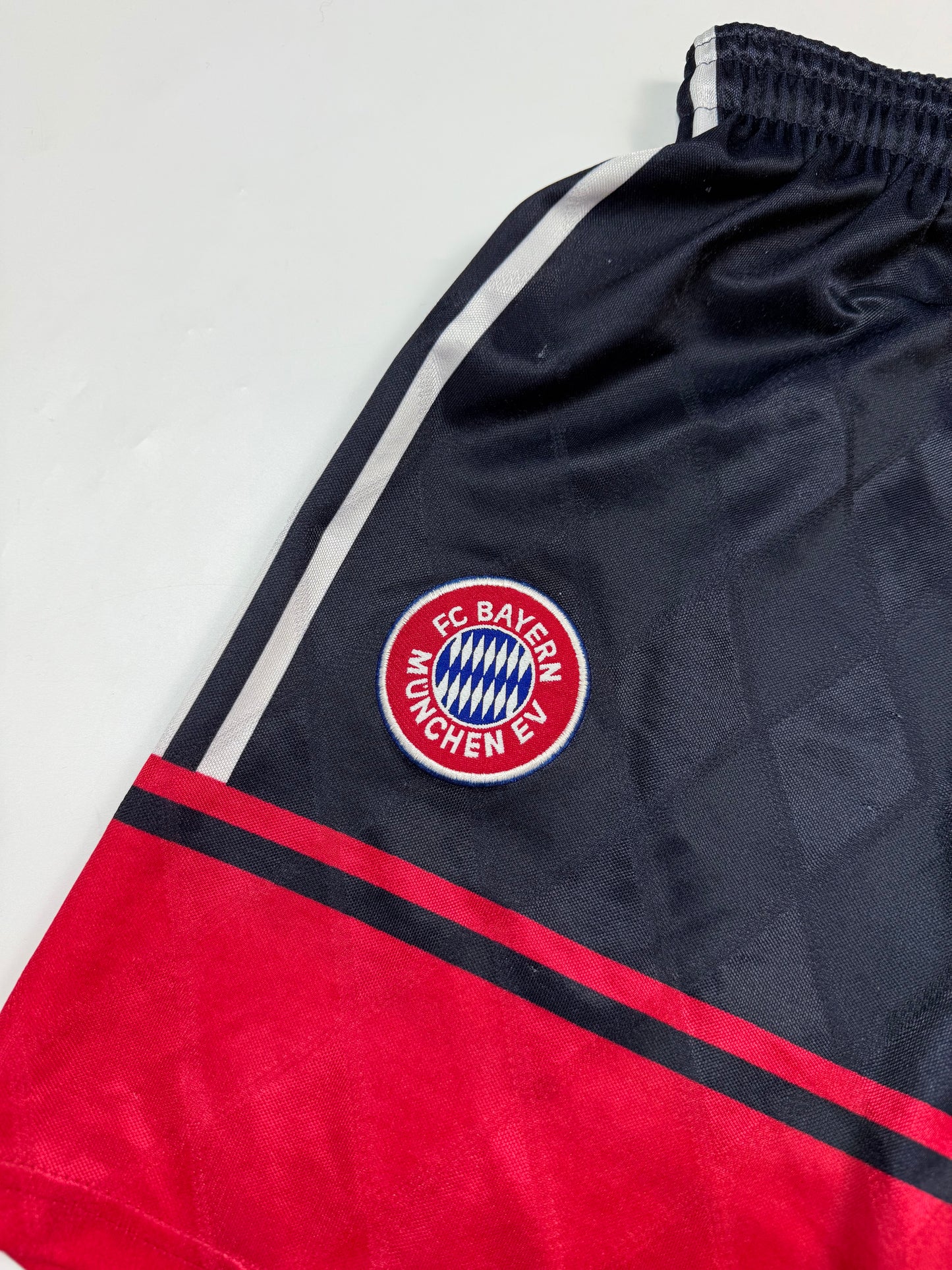 Vintage Bayern Munich 1997-99 Adidas home football shorts (L)