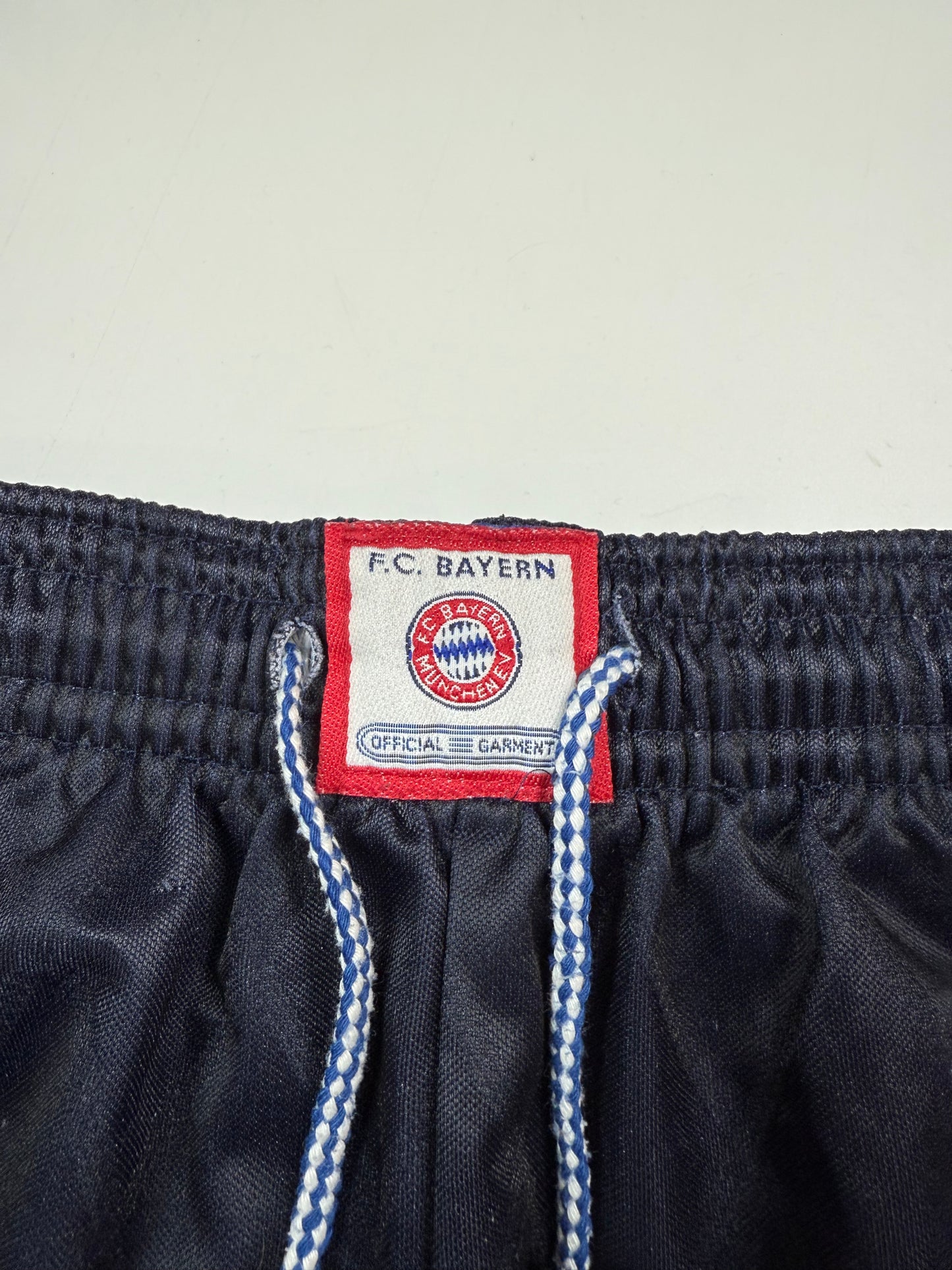 Vintage Bayern Munich 1997-99 Adidas home football shorts (L)