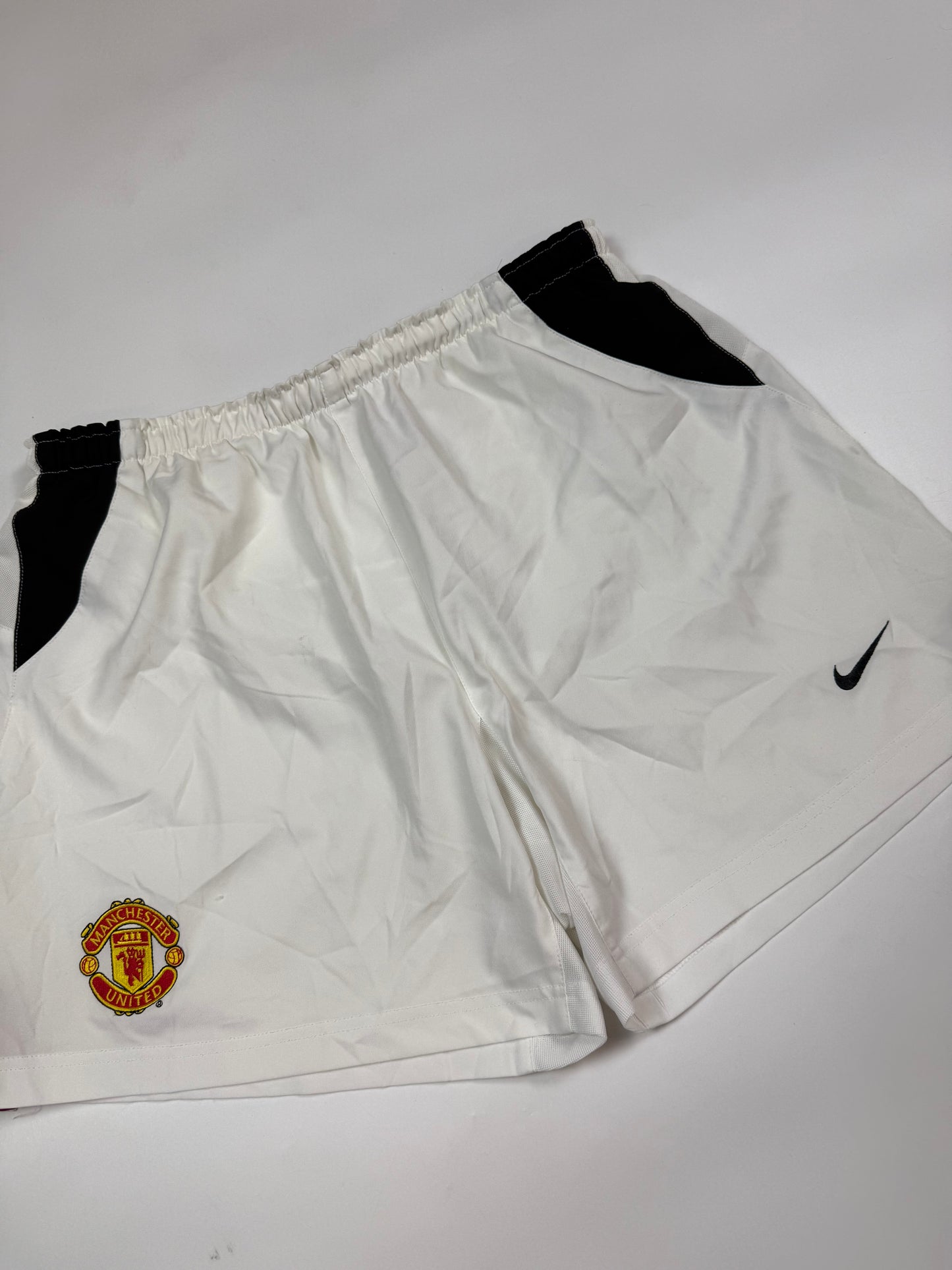 Vintage Manchester United 2002-04 Nike home shorts (M)
