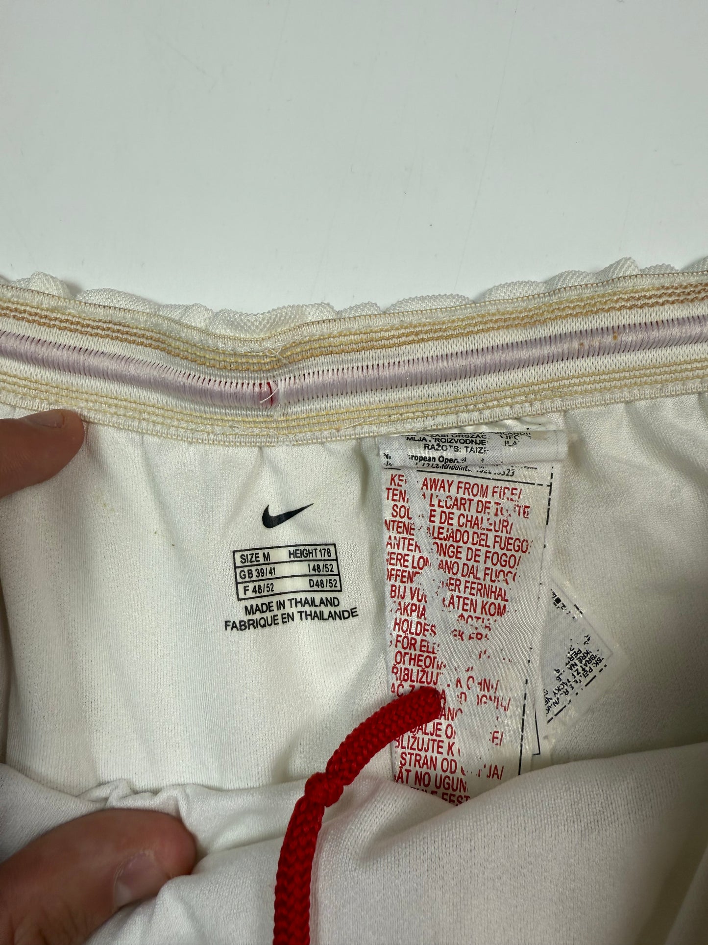 Vintage Manchester United 2002-04 Nike home shorts (M)