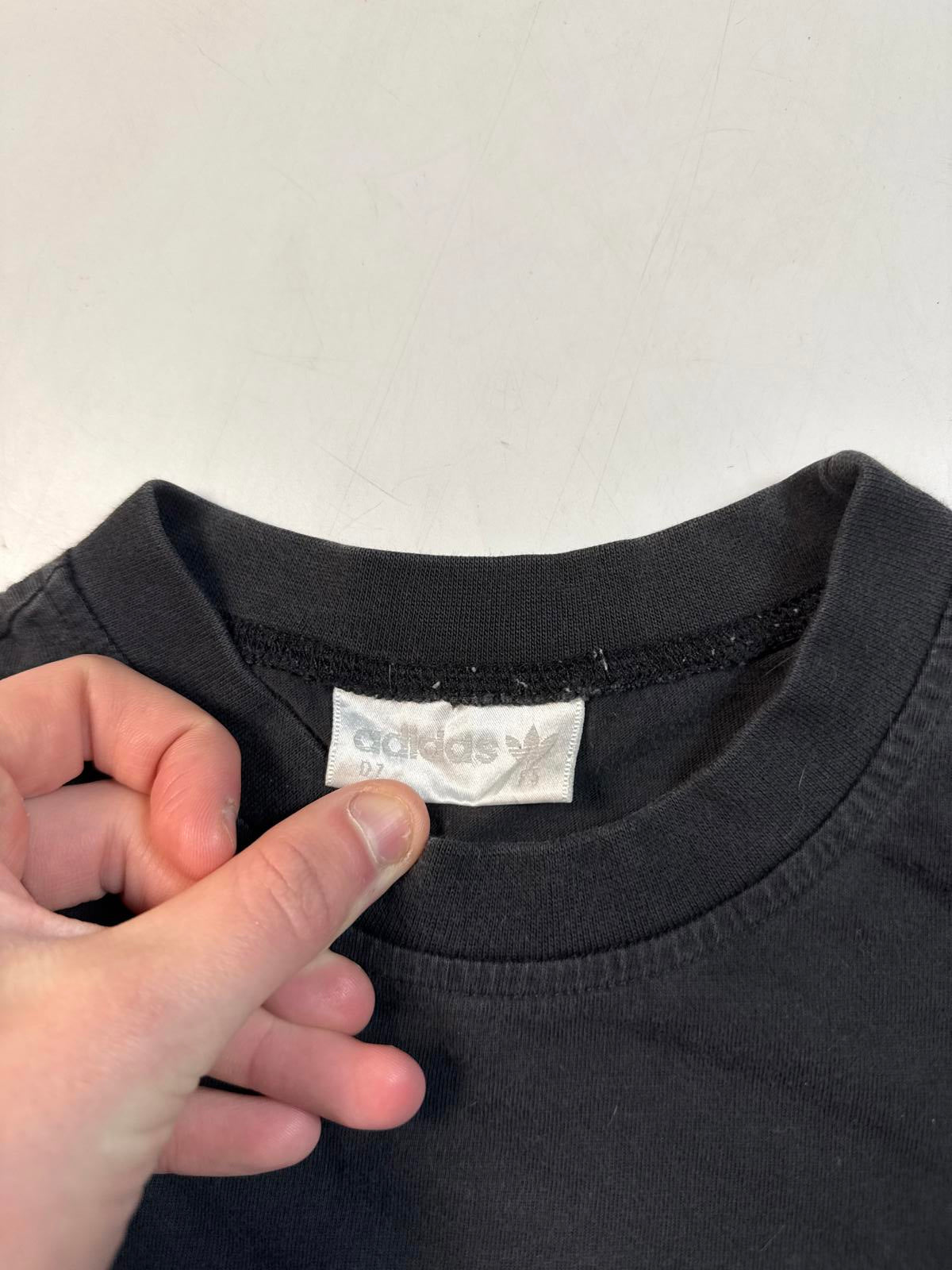 Vintage 90s Adidas Originals volleyball tee (L)