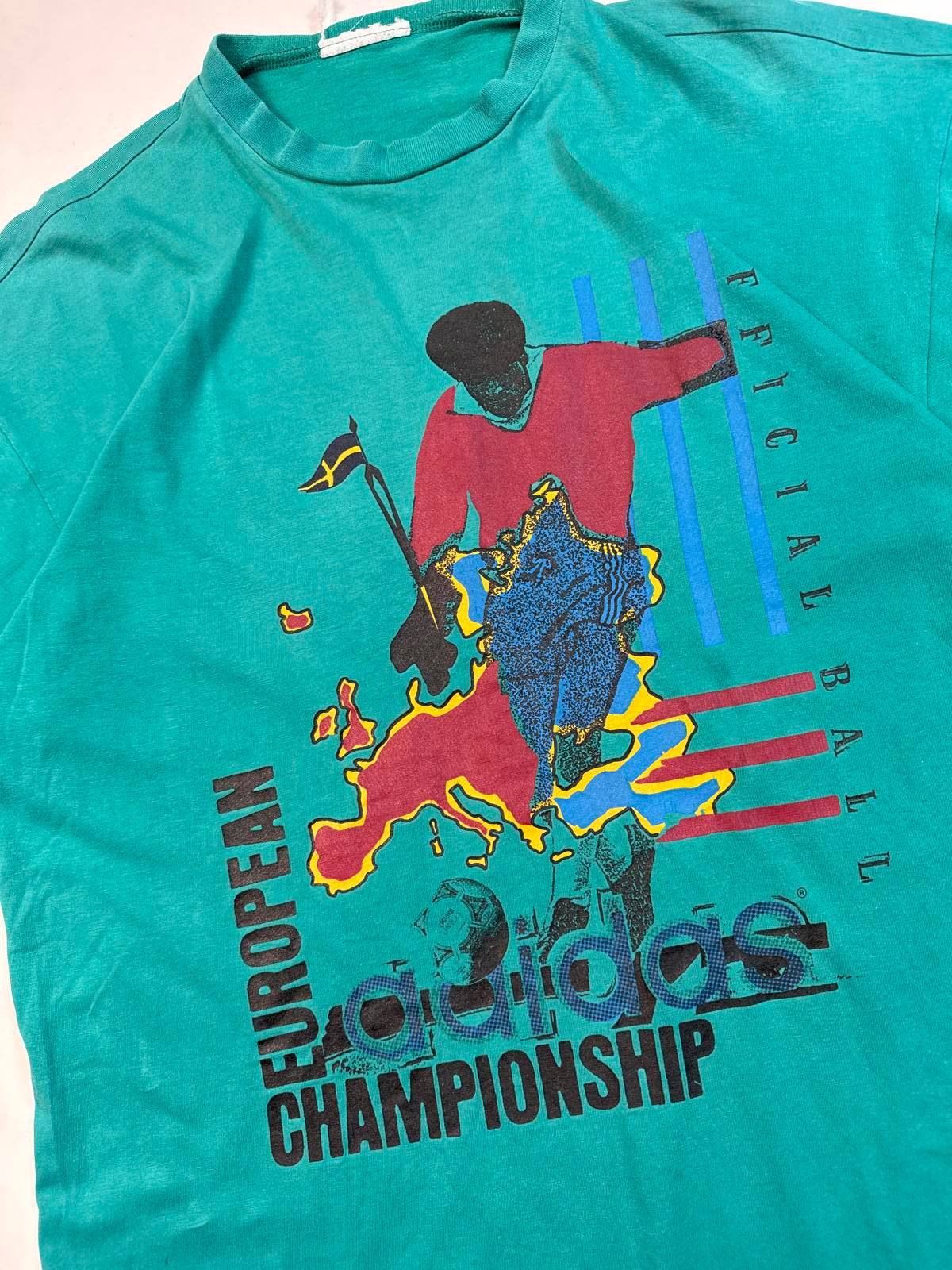 Vintage 90s adidas Euros 1992 graphic tee (S)