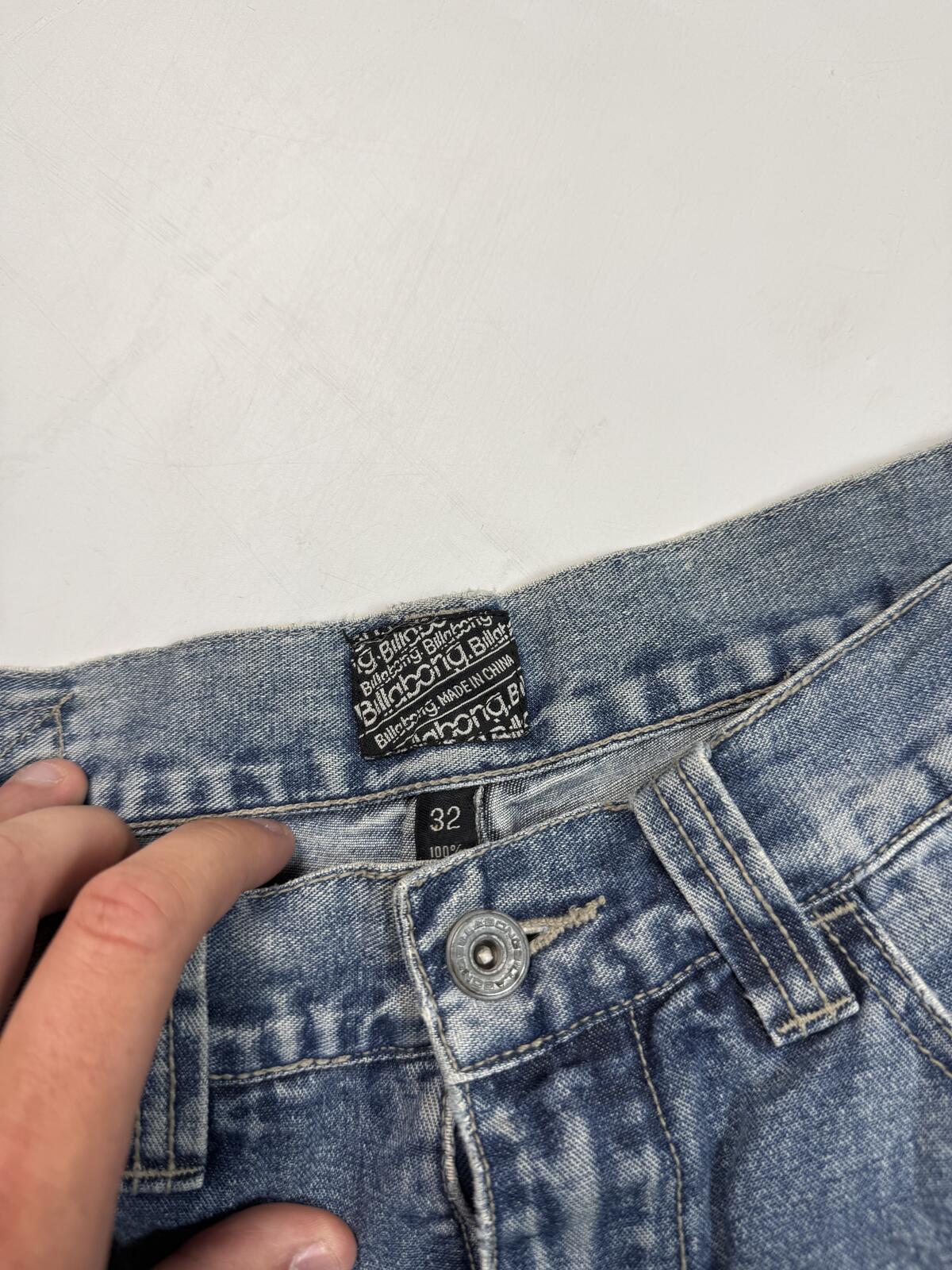 Vintage Billabong surfwear baggy hip hop jorts (W32)