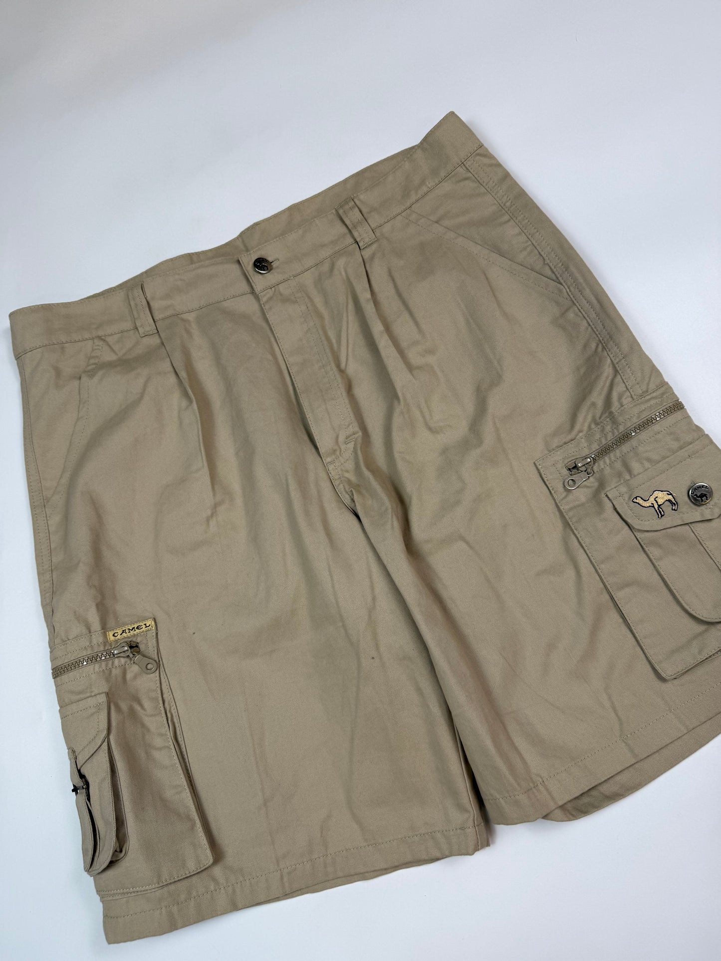 Vintage Camel baggy cargo shorts (W36)