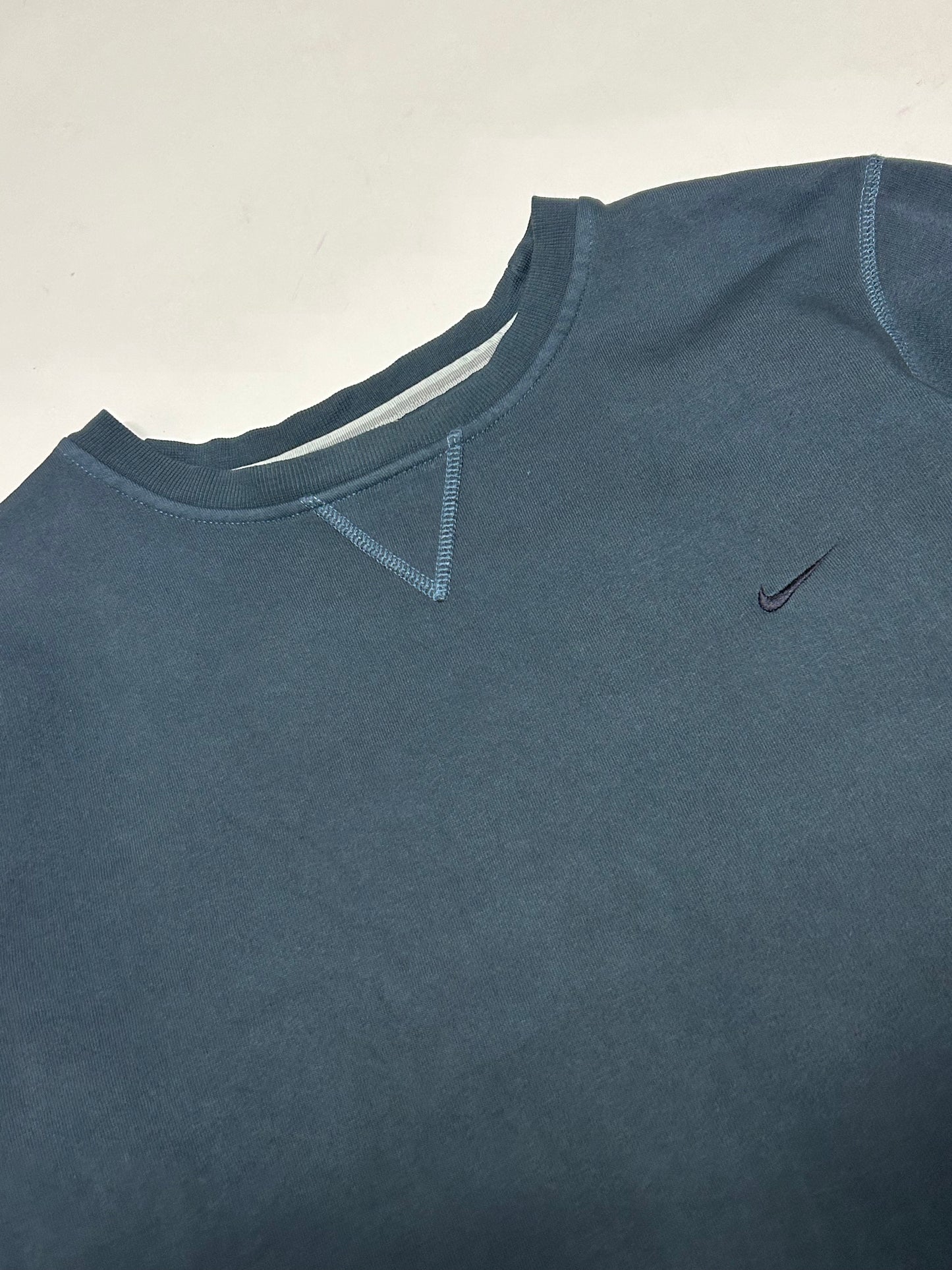 Vintage Nike mini swoosh sweatshirt (M)