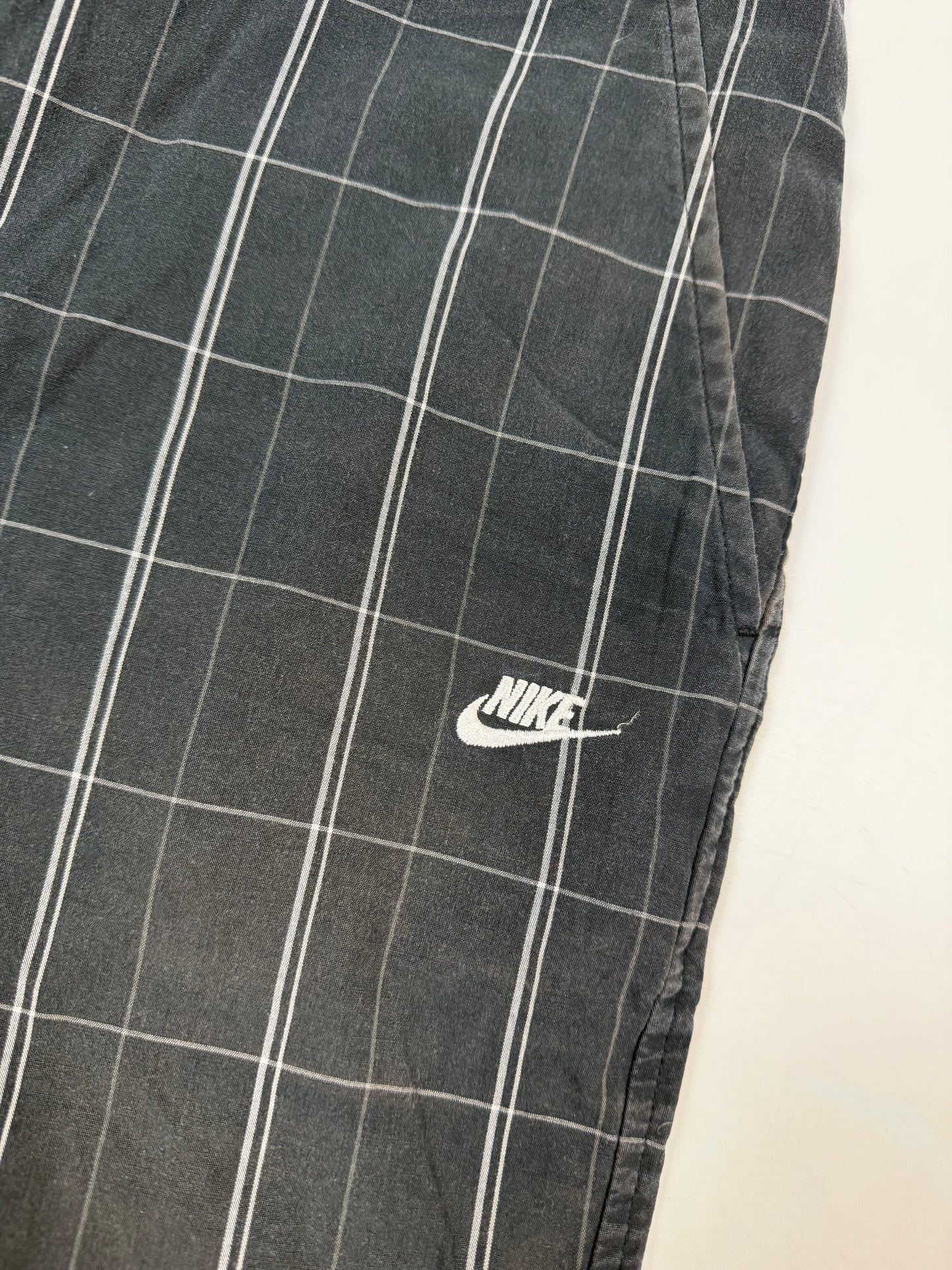 Vintage Nike baggy checkered shorts (S)