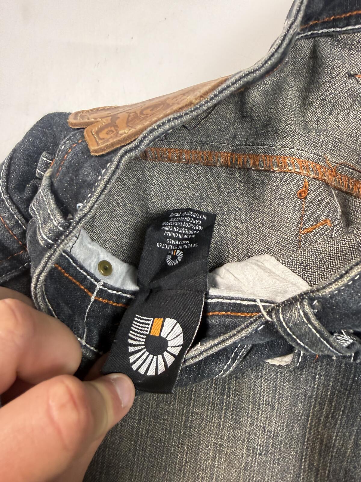 Vintage Y2K Akademiks baggy hip hop jorts (W36)