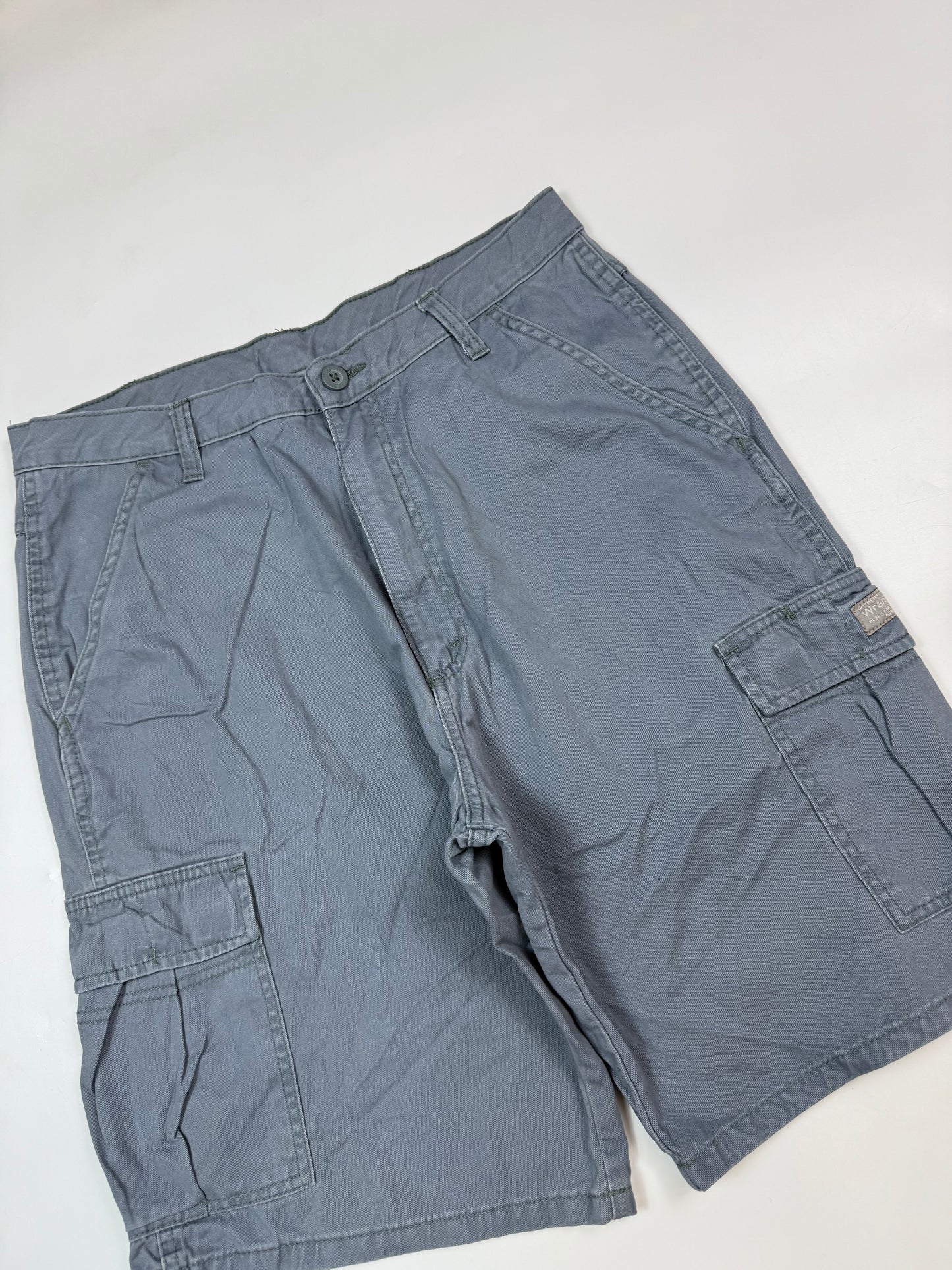 Vintage Wrangler baggy cargo shorts (W34)