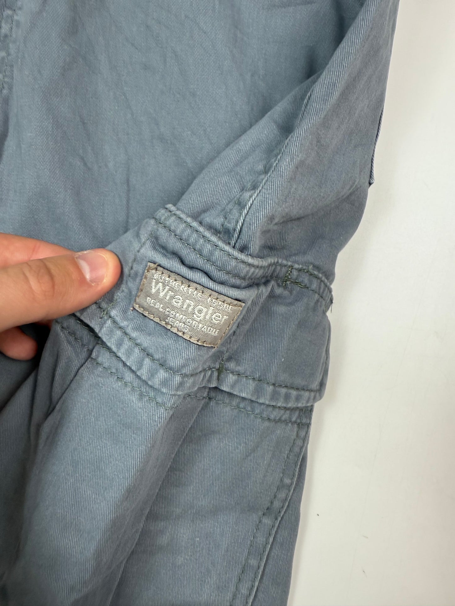 Vintage Wrangler baggy cargo shorts (W34)