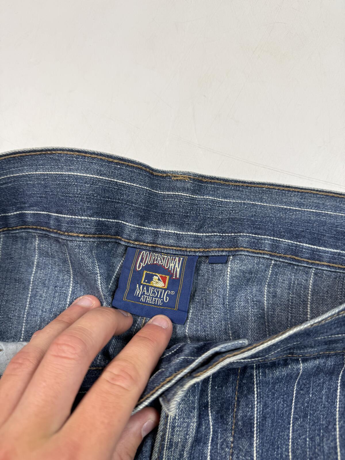 Vintage Y2K LA Dodgers baggy pinstriped hip hop jorts (W32)