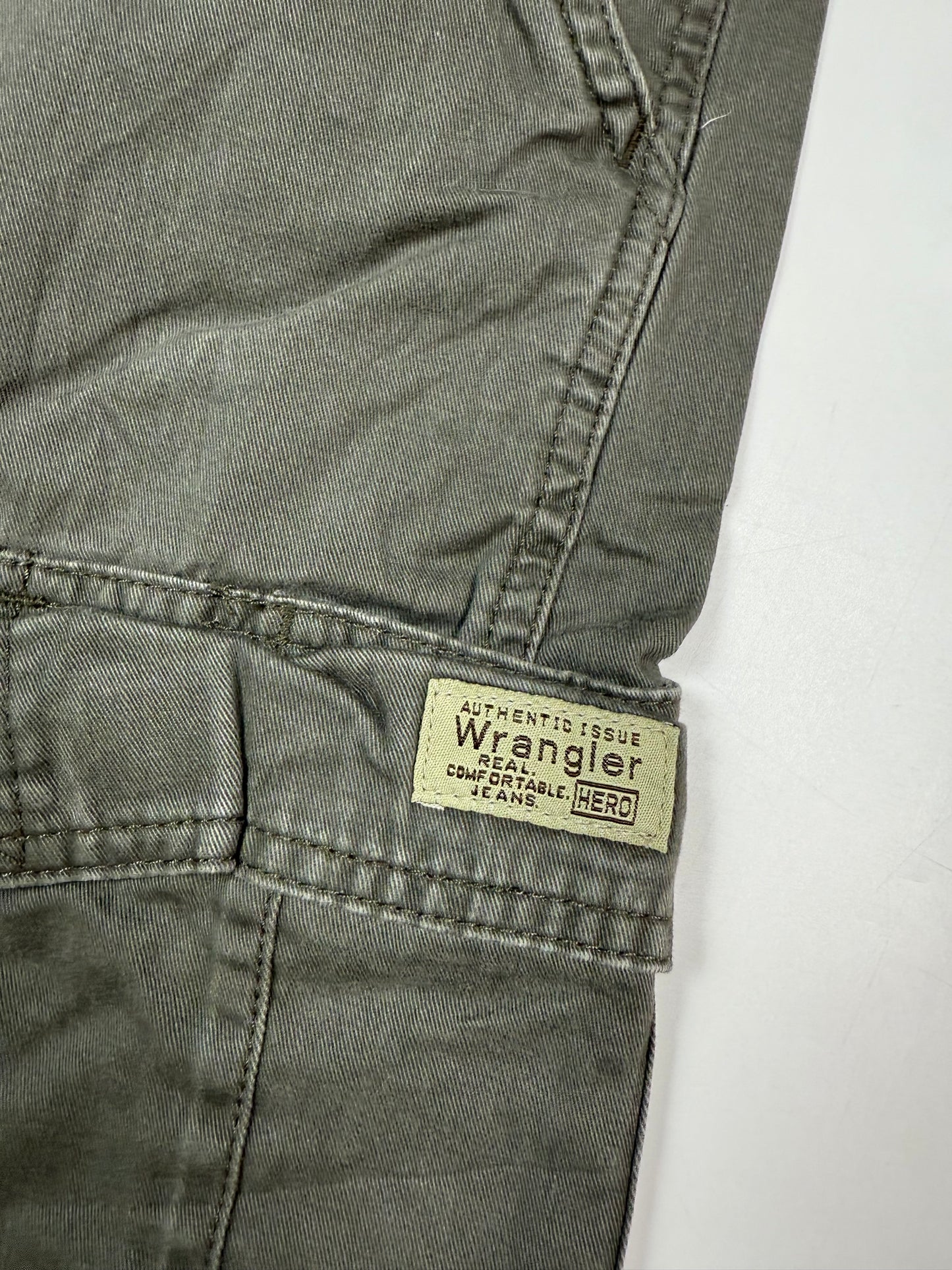 Vintage Wrangler baggy cargo shorts (W32)