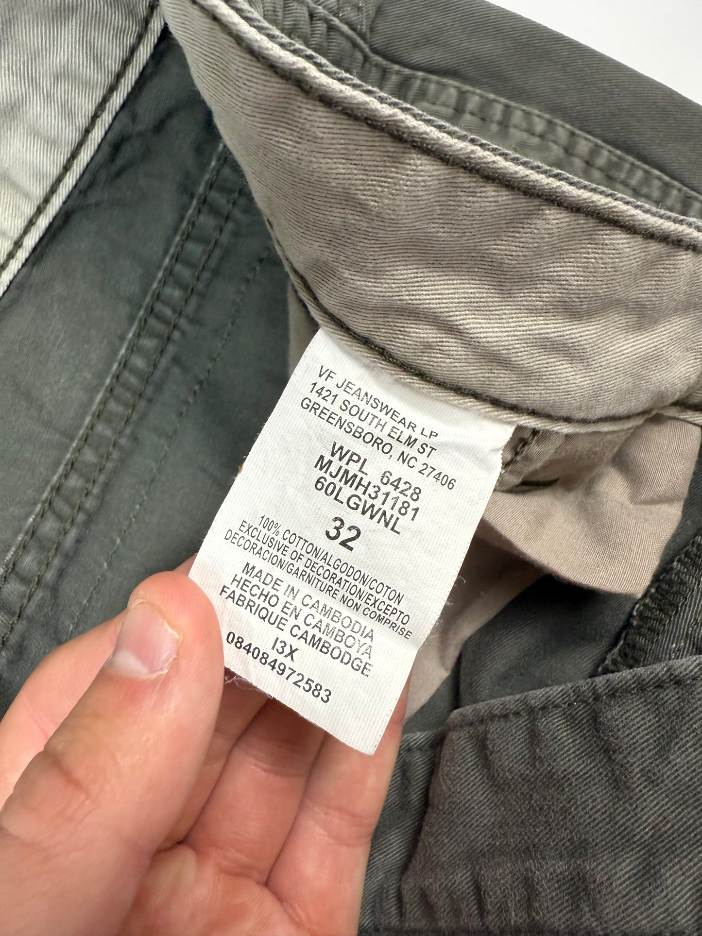 Vintage Wrangler baggy cargo shorts (W32)