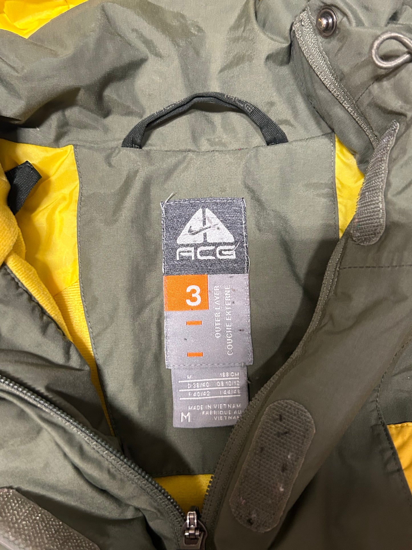 Vintage Nike ACG jacket (M)