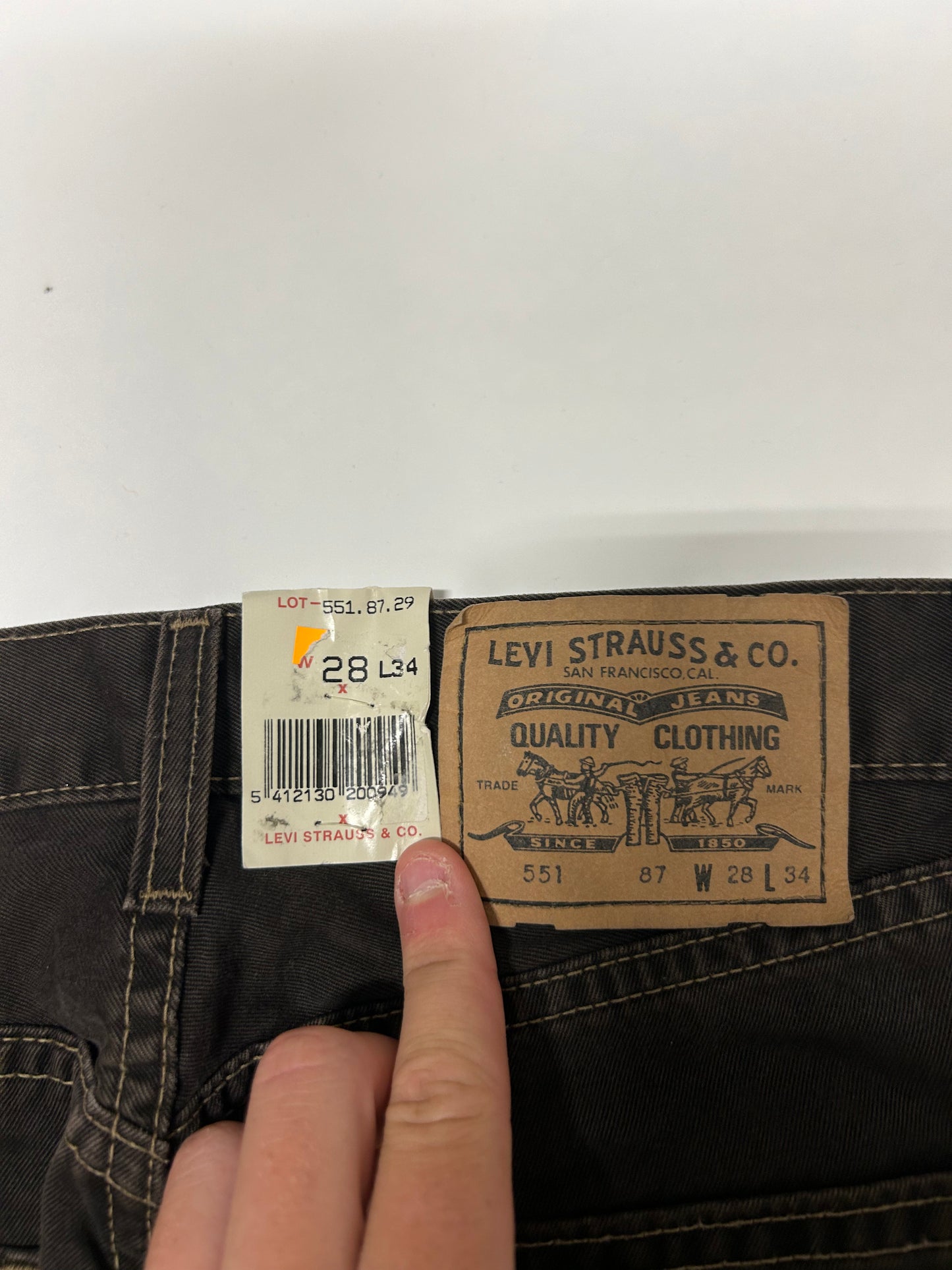 BNWT Levi's 551 jeans (W28)