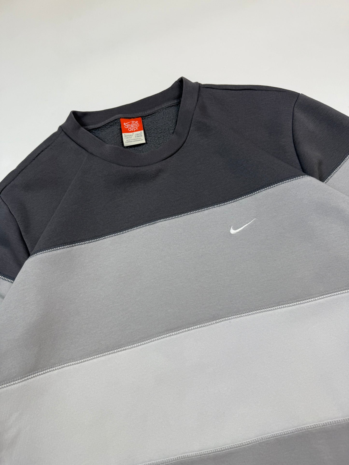 Vintage Nike mini swoosh striped sweatshirt (L)